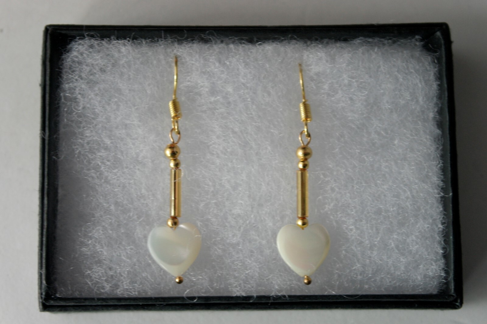 Beautiful Earrings With Heart Mother Of Pearl 1. 8 Gr. 3.2 Cm. Long + Hooks
