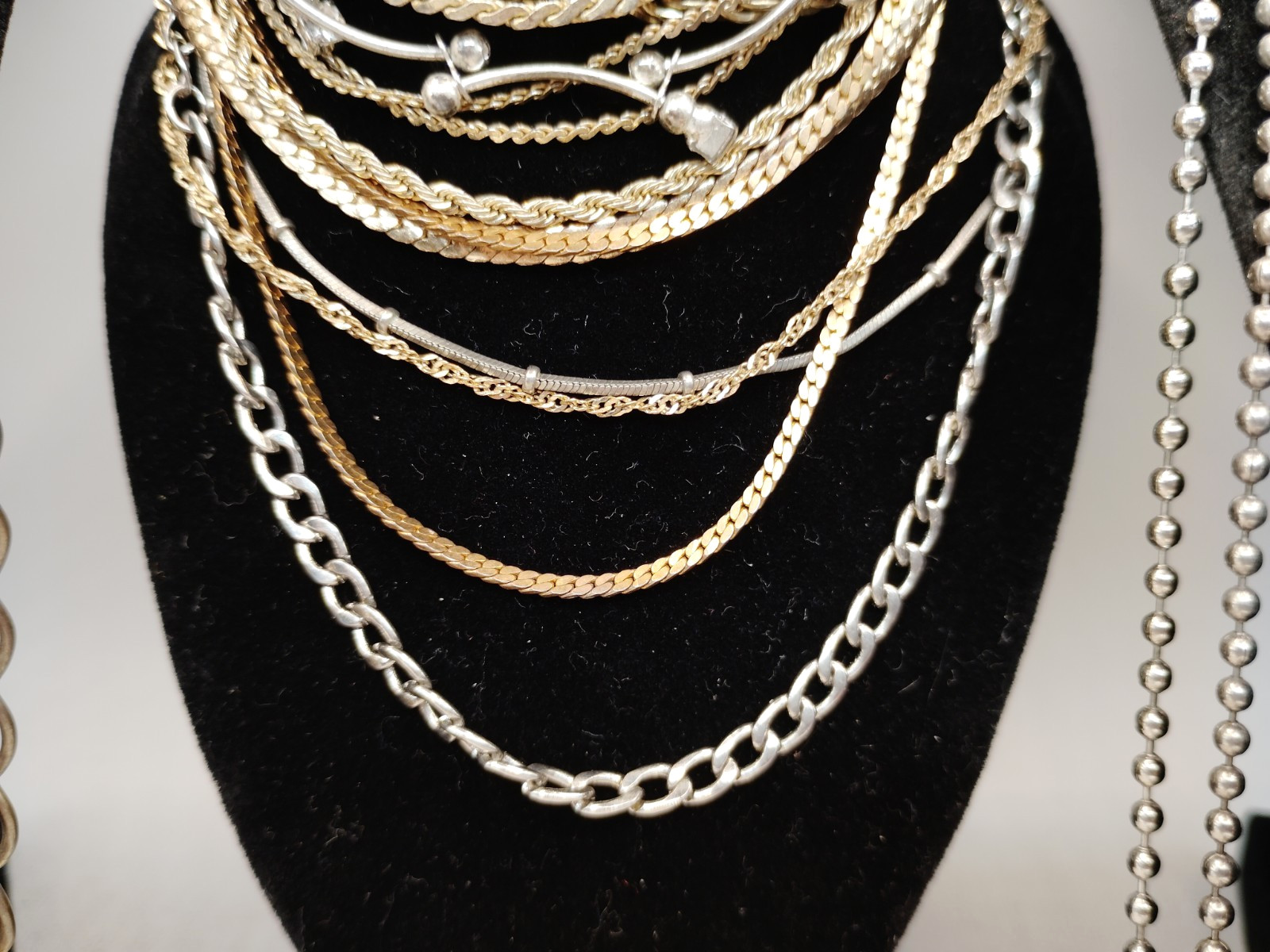 119 Pcs – Gold/Silver/Black Toned Chain Necklaces/Bracelets/Anklets 1.88lbs #685