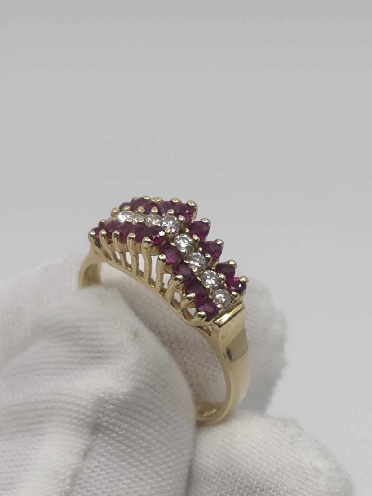14K Yellow Gold Ruby & Diamond Ring Size 7 3.2g 18 Rubies 0.23 CTW Diamonds
