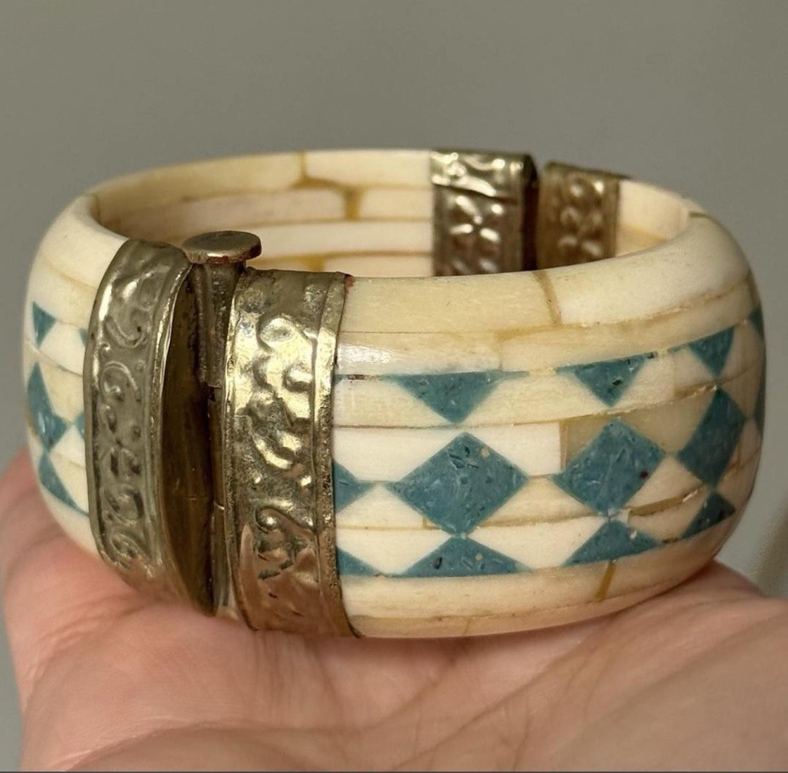 Vintage Geometric B o n e Inlay Hinged Bangle Bracelet – Rare Find