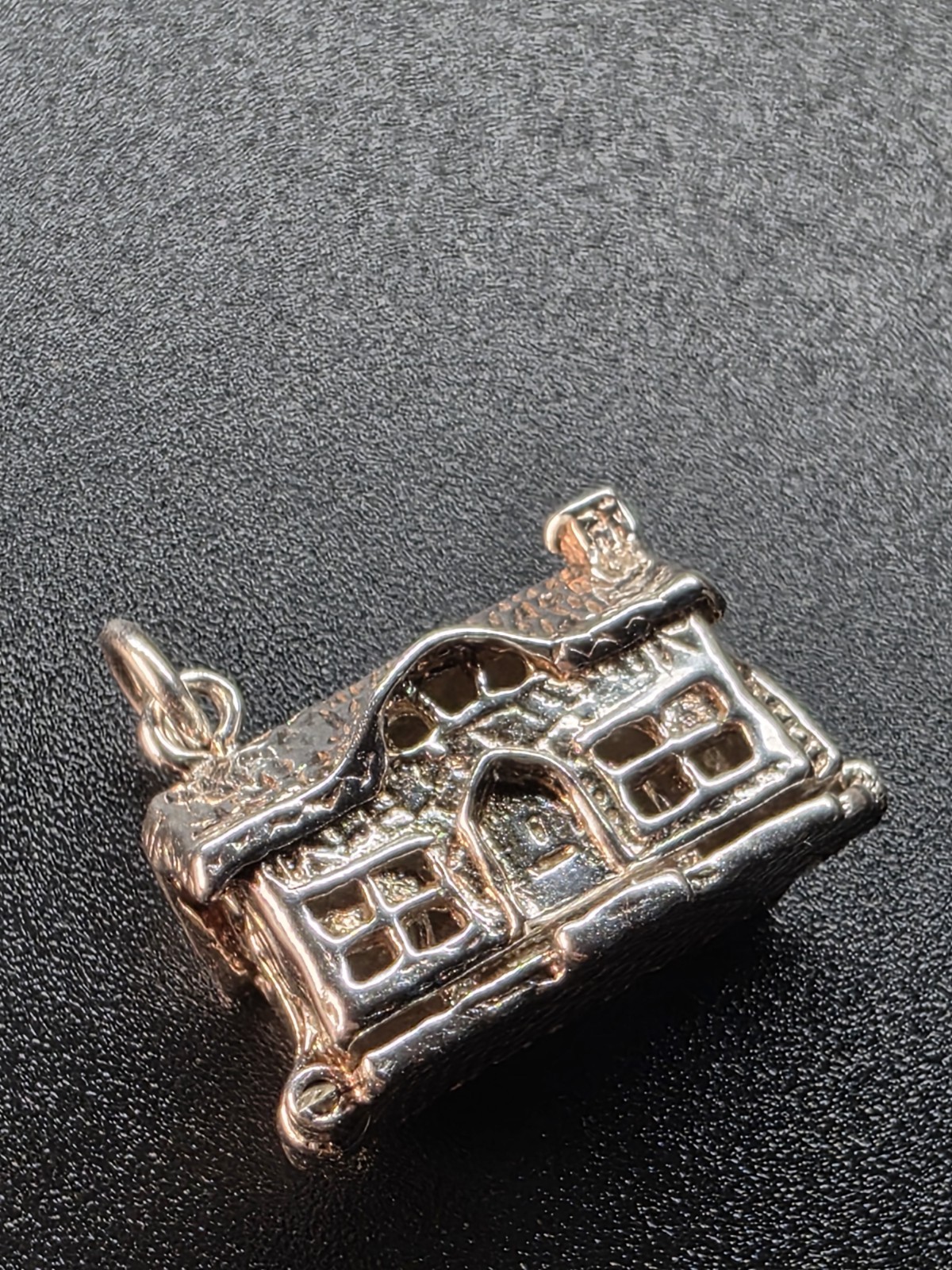 vintage sterling silver opening house with bed inside charm/pendant 6.93g