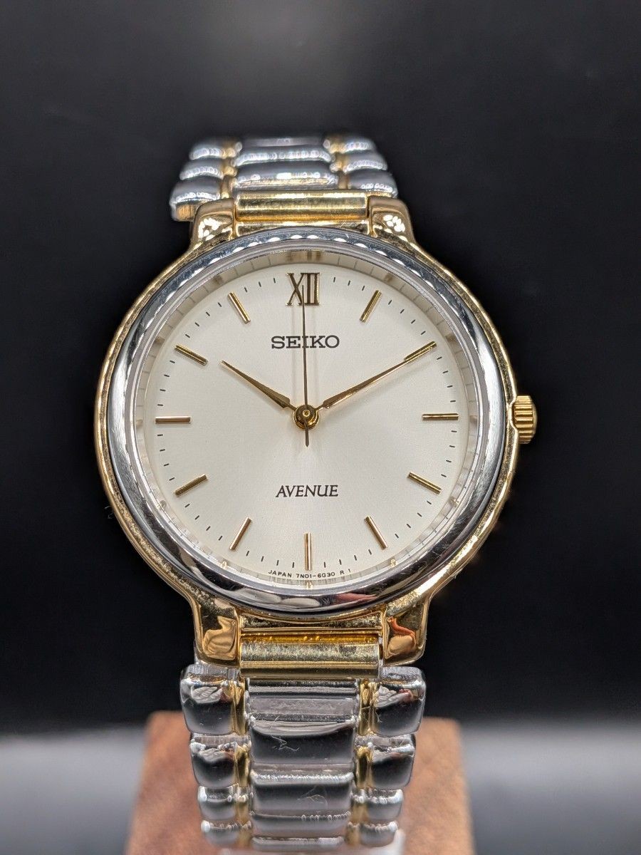 Excellent condition SEIKO AVENUE 7F01 6F50 quartz battery and packing replaced S