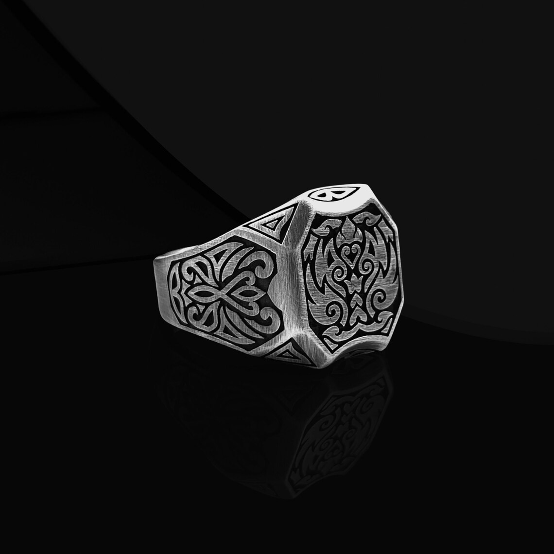 Ornamented Signet Men’s Ring 925 Sterling Silver Oxidized Ring Duty Free