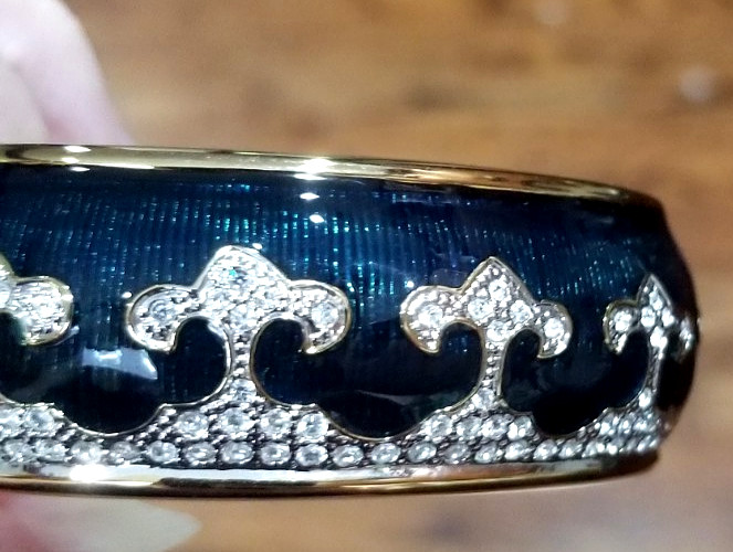 Bejeweled cuff bracelet with Blue enamel and Gold tone metal Mint condition
