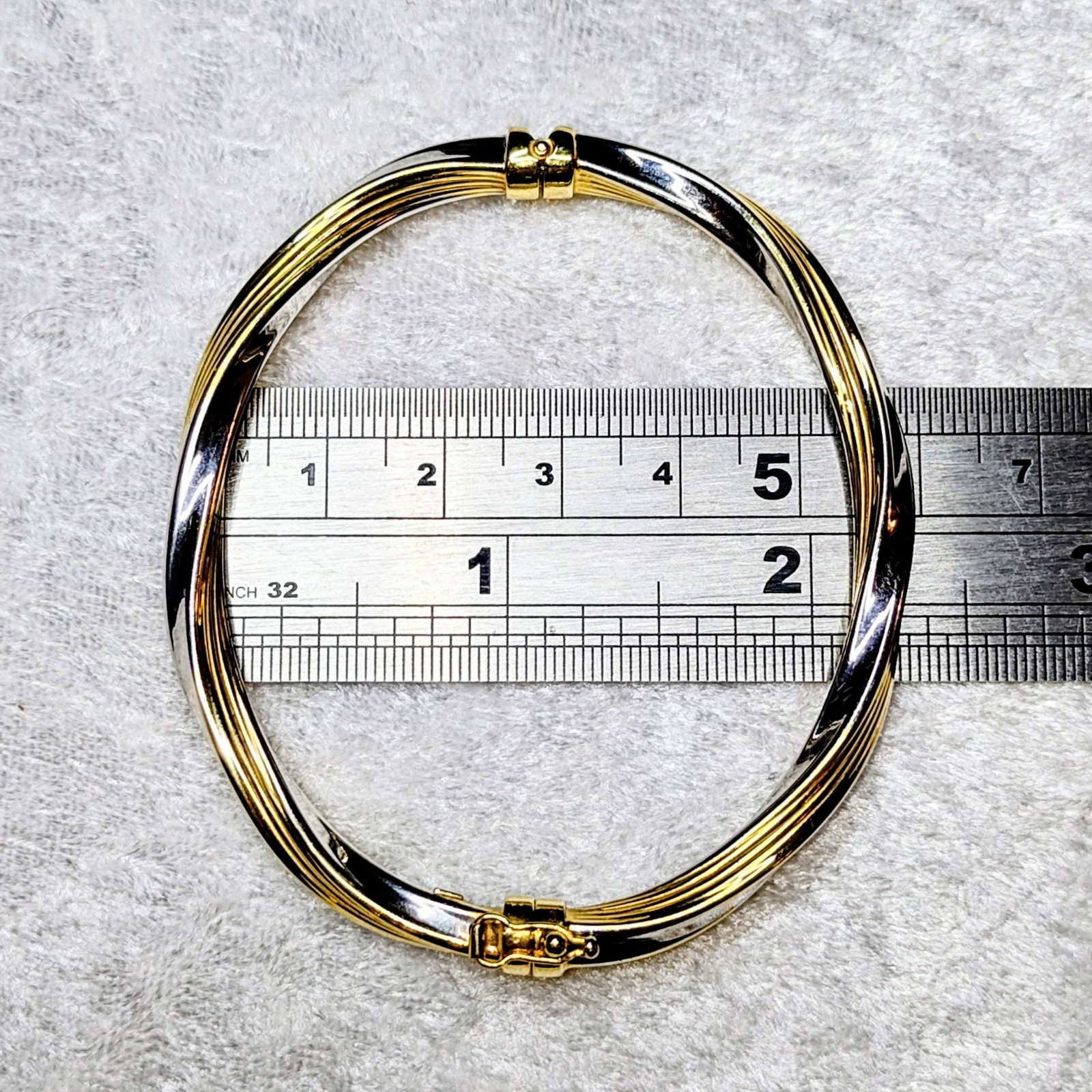 Stunning 9ct yellow & white gold twist hinged bangle with a locking clasp