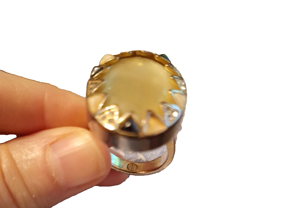 HOUSE OF HARLOW 1960 SUNBURST PEARLIZED RESIN CABOCHON COCKTAIL RING 8 Statement