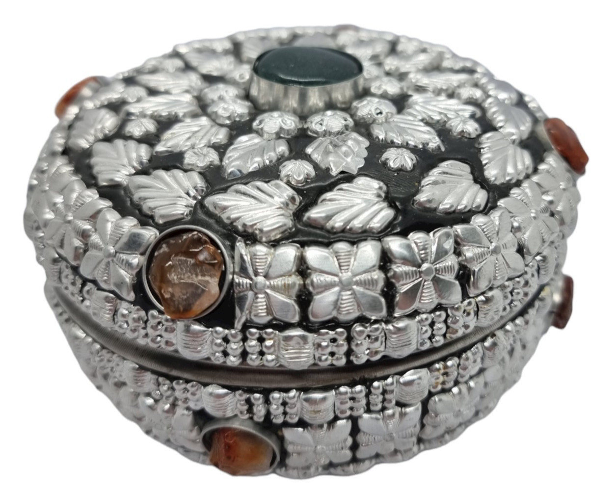 Vintage Style Silver Jewelry Box – Elegant Trinket Storage for jewelry or Gift