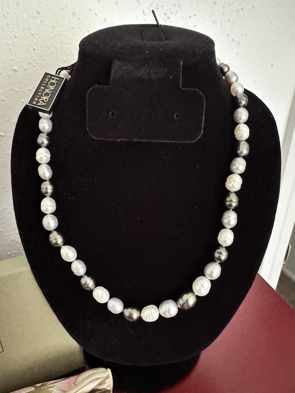 Honora White & Gray Round Pearl Beaded Strand Necklace Ball/Bead Chain 16”