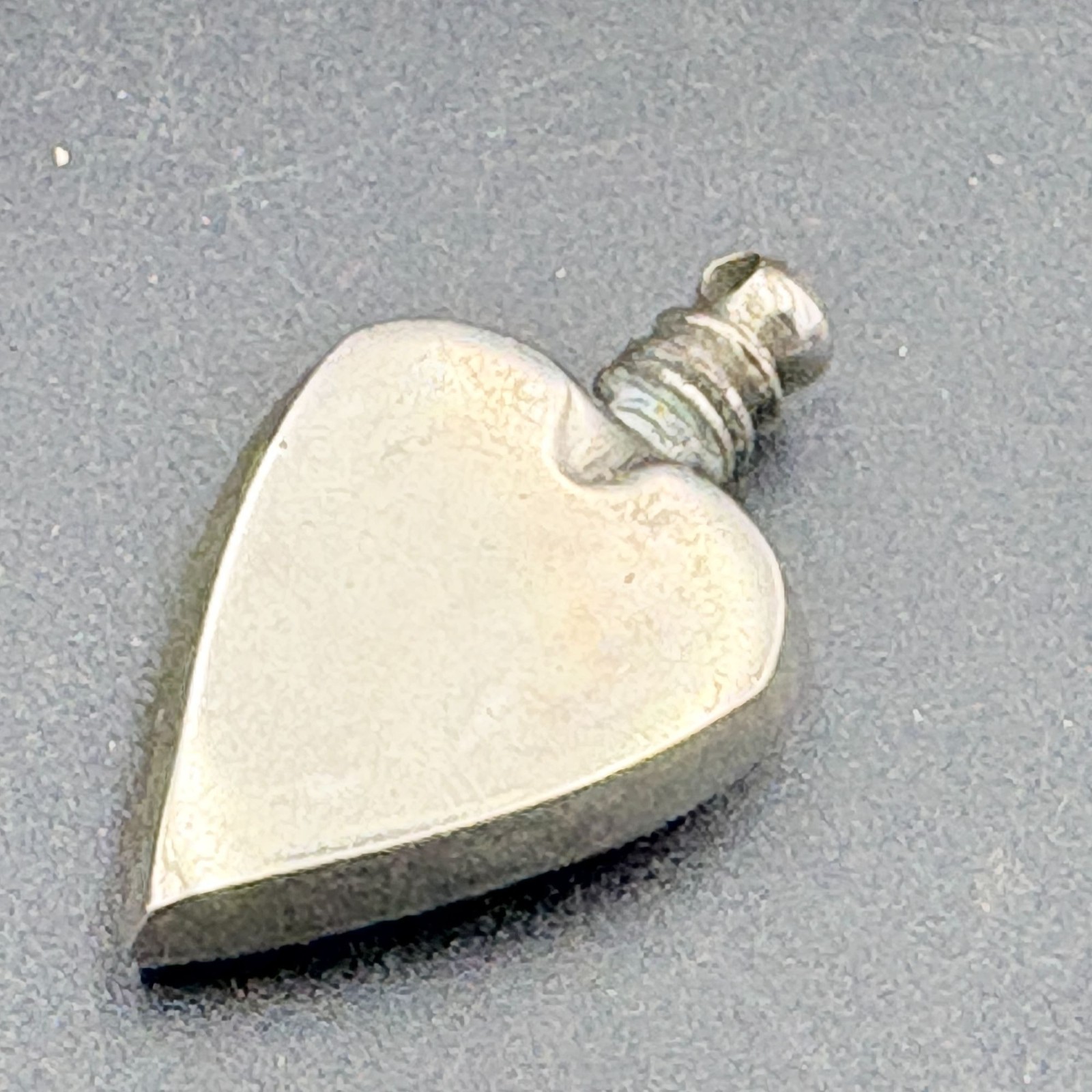 Vtg Narrow Heart-Shaped Silver Tone Perfume Bottle Necklace Pendant Screw Cap