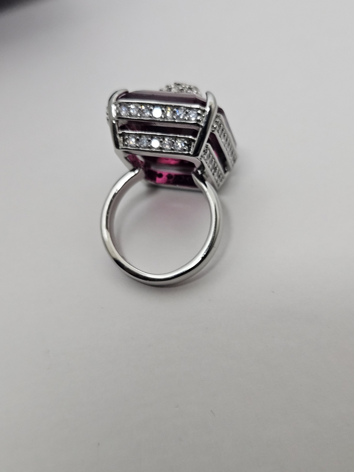 Kurt Geiger London Eagle Head Cocktail Ring Fuchsia Crystal Silver Tone Size 9