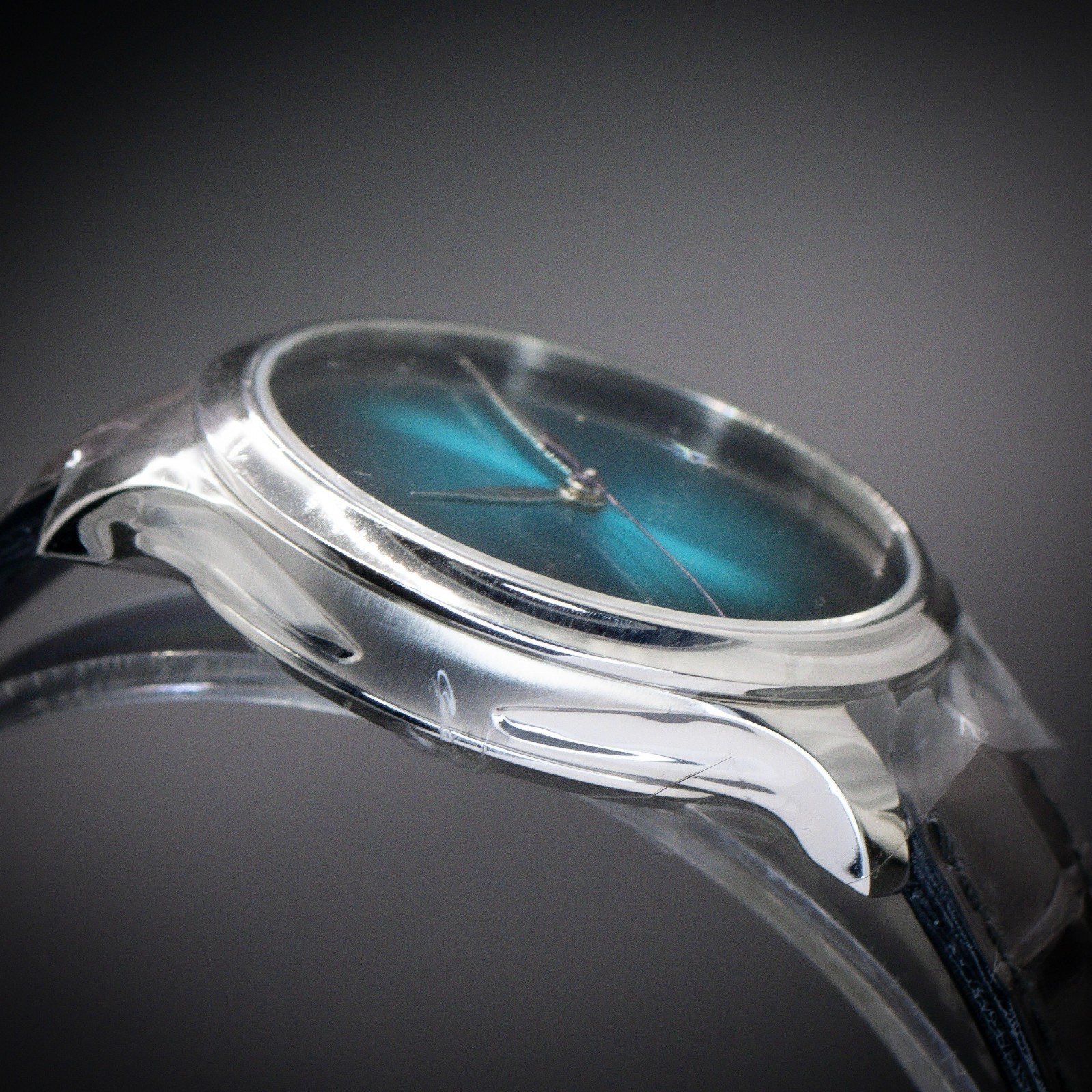 H. MOSER & CIE. Endeavour Centre Seconds “Blue Lagoon” | Ref. 1200-1240 | FS