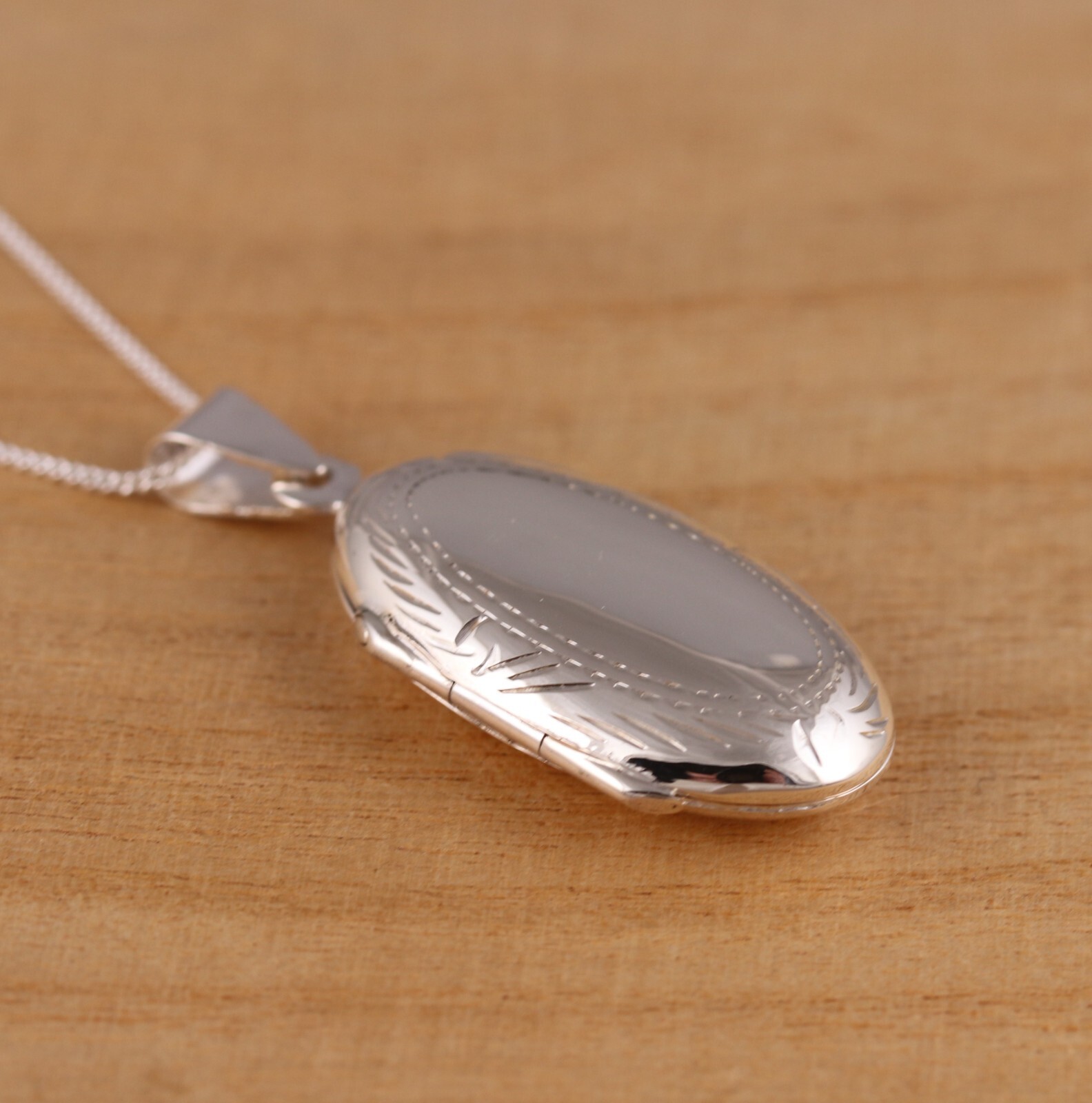 Solid 925 Sterling Silver Engraved Oval Photo Locket Pendant Necklace Chain Box
