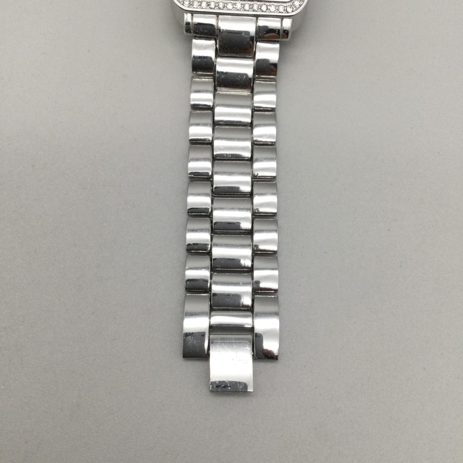 Chico’s Womens Watch 28mm Abalone Dial Silver Tone Bracelet New Battery 7″