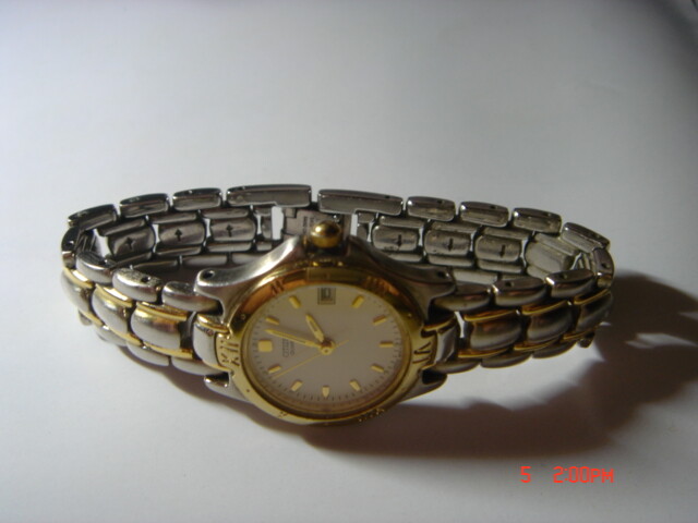 Women’s Goldtone CITIZEN Quartz, white face, date, NEW Batt [KO9931]