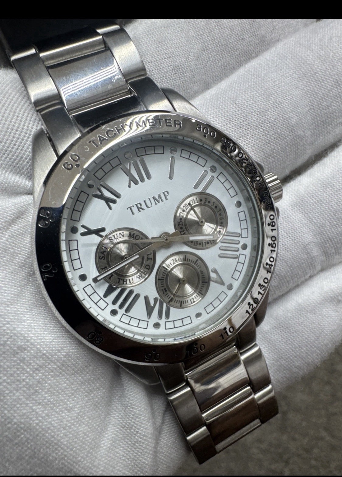 Donald J. Trump Signature Collection TR1073 Watch w/ Original Case Runs No Paper
