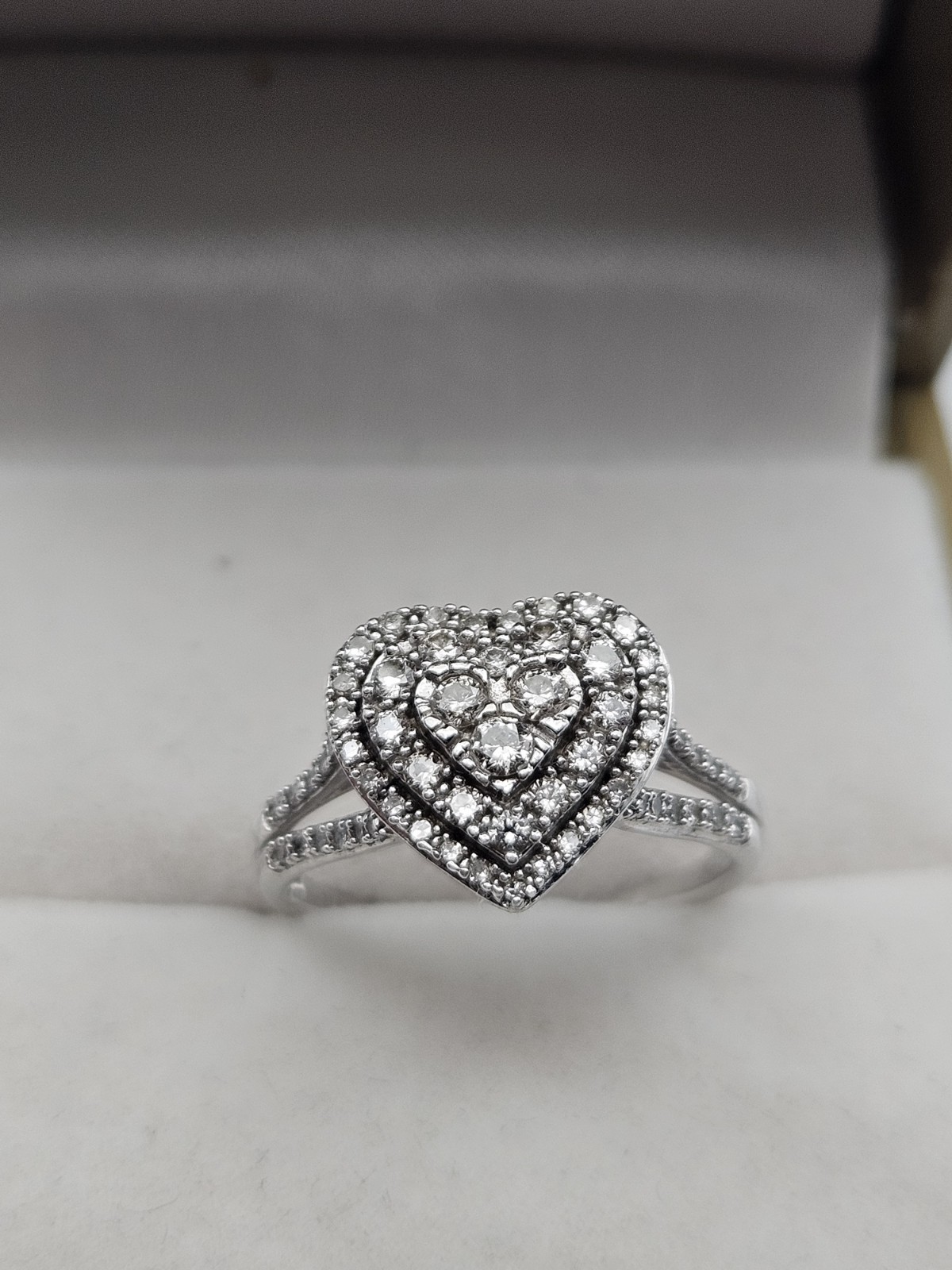 10K White Gold Diamond Heart Cluster Ring Size 6.5 3 Grams
