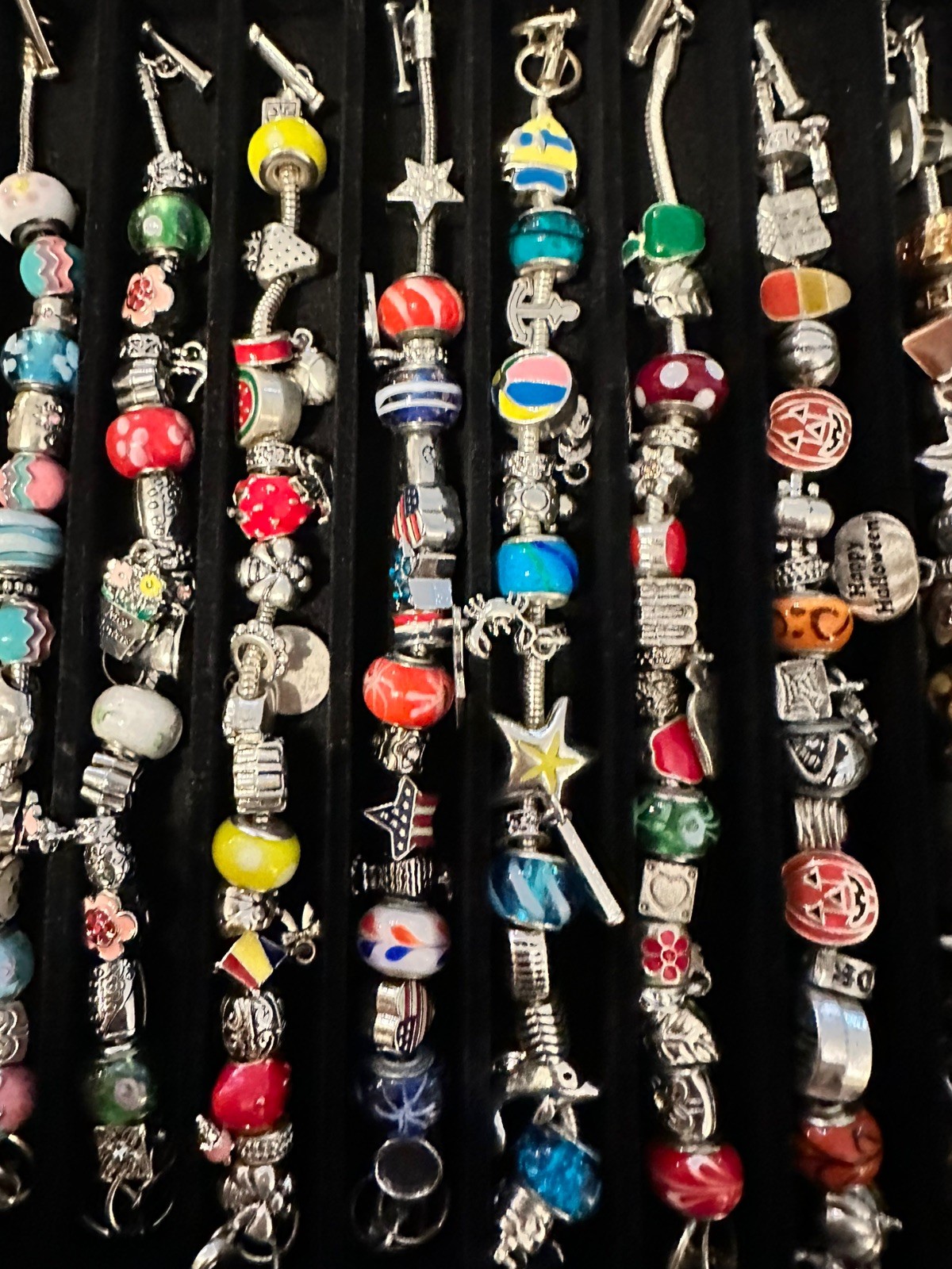 Charm Bracelet Set Willabee & Ward 12 Month 1 For Each Month Show Case Complete
