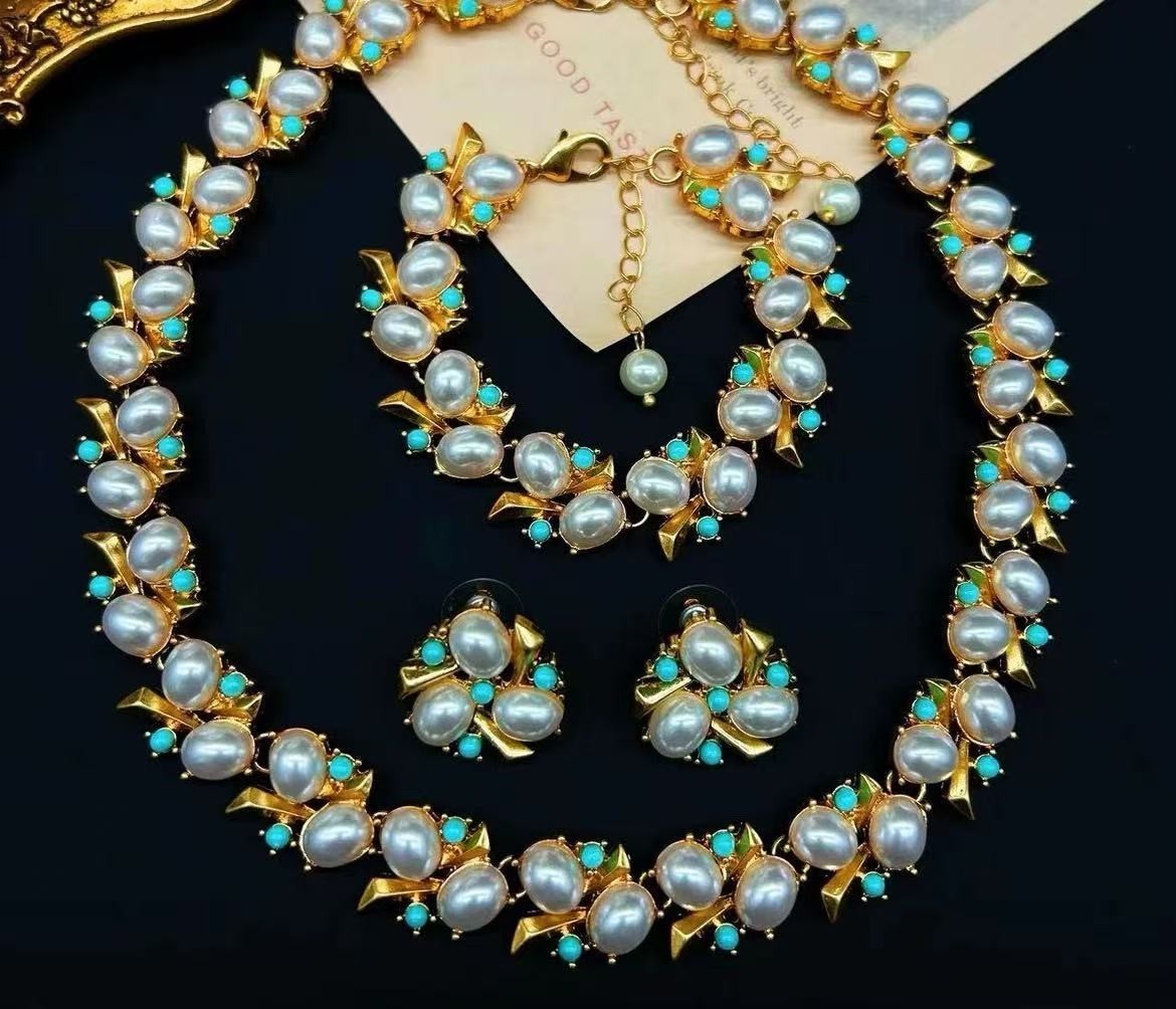 Trifari Style Vintage Pearl Turquoise Gold Tone Necklace Bracelet Earrings Set