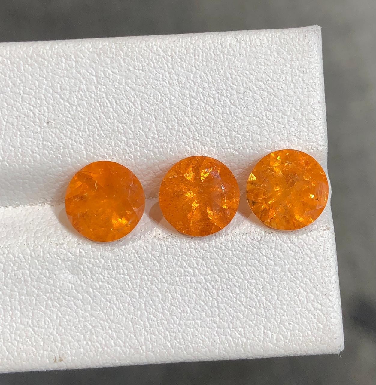 7.69 carat Natural Spessartite Garnet for earrings with Round shape from Africa