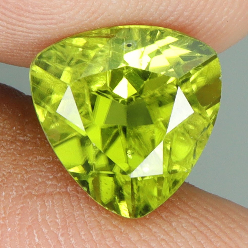 Trilliant Cut Natural Unheated Top Rich Green Peridot 3.85ct 10mm Gem Full Fire