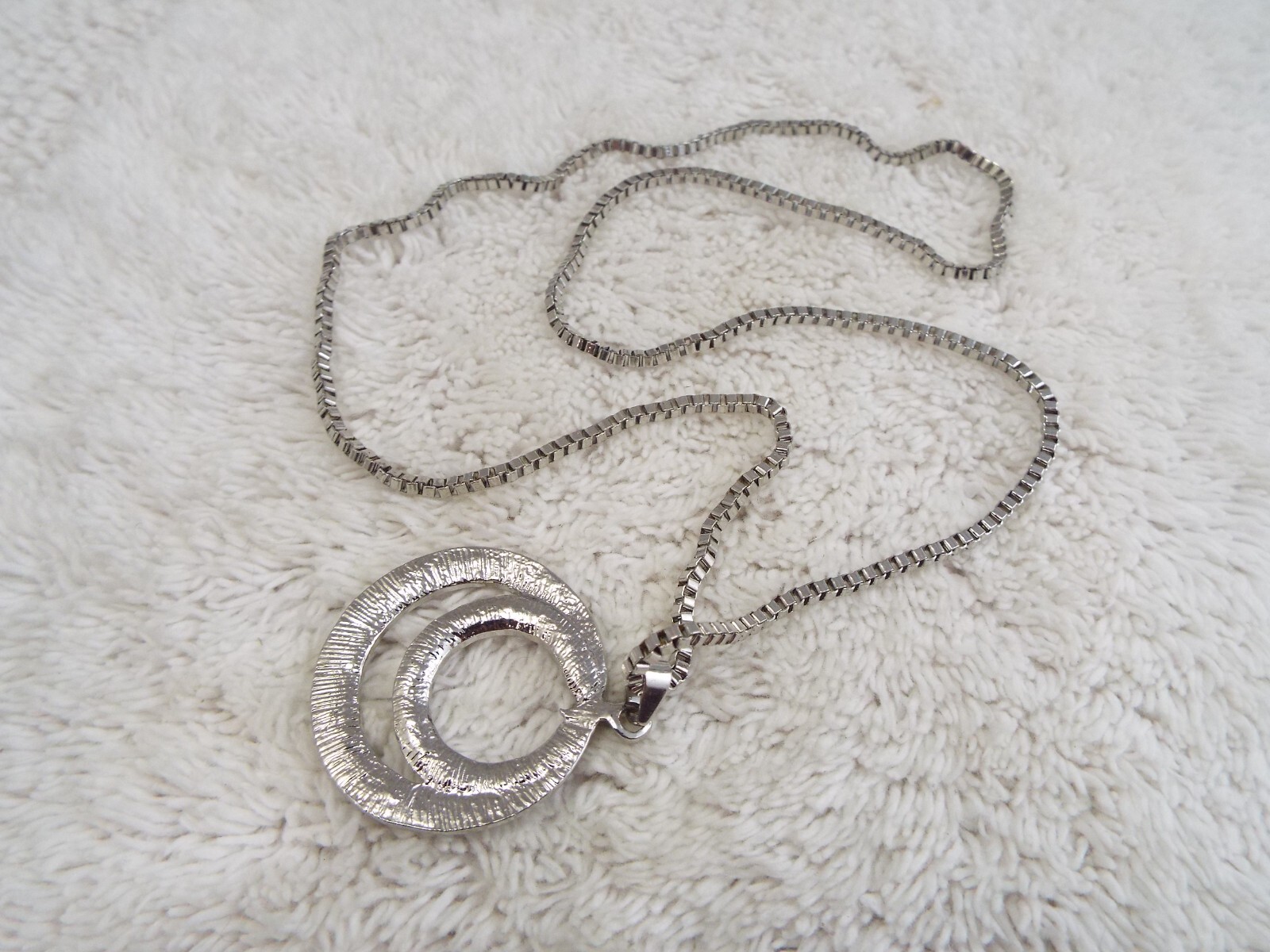 Silvertone Rhinestone Circle Pendant Necklace (A44)