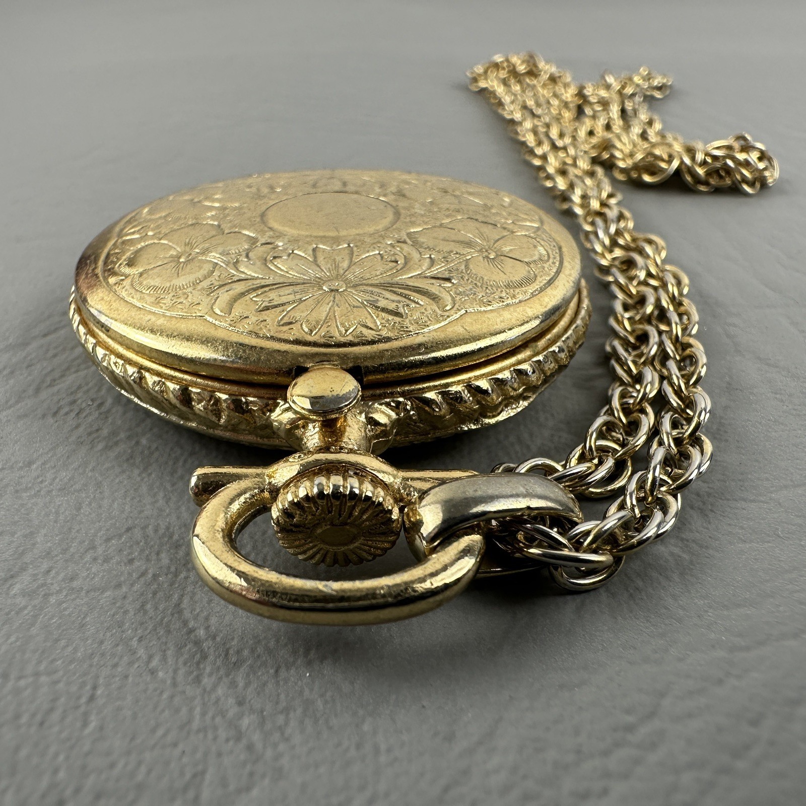 Vintage Locket Pendant Necklace Gold Tone Floral Engraved Round 25 “