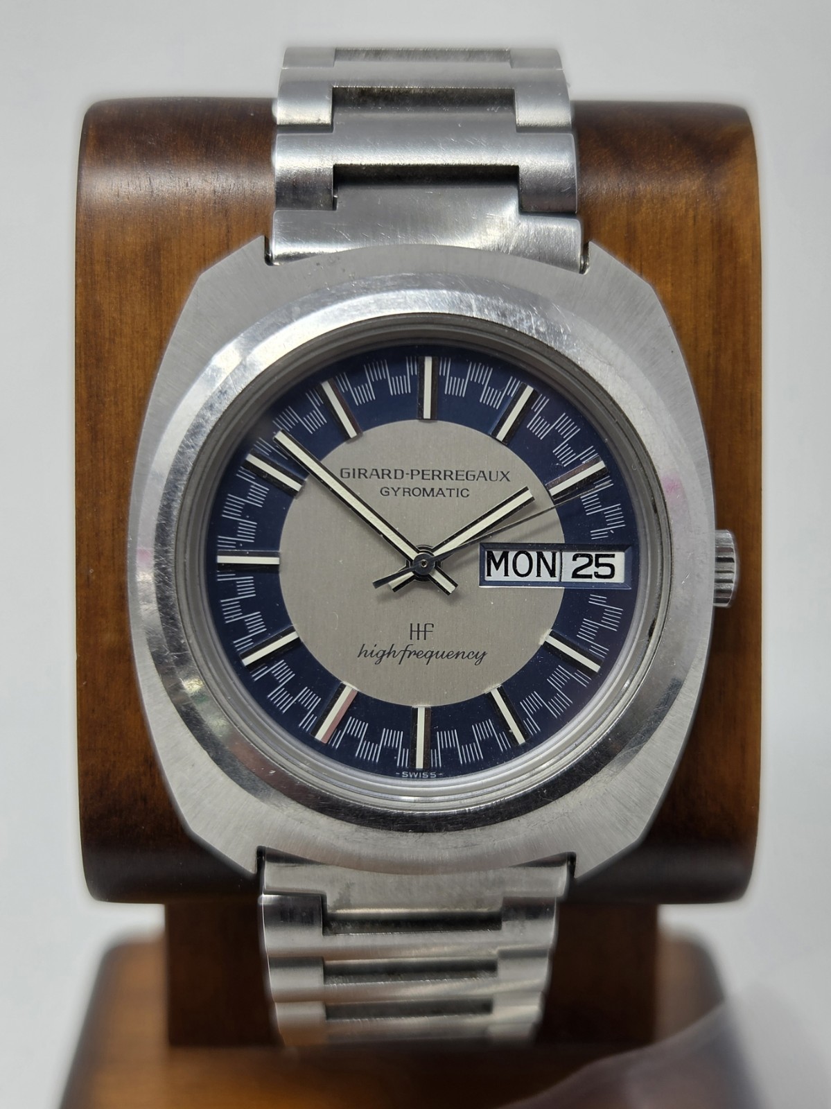 Vintage Girard-Perregaux Gyromatic High Frequency Blue Racing Dial Watch 1970s