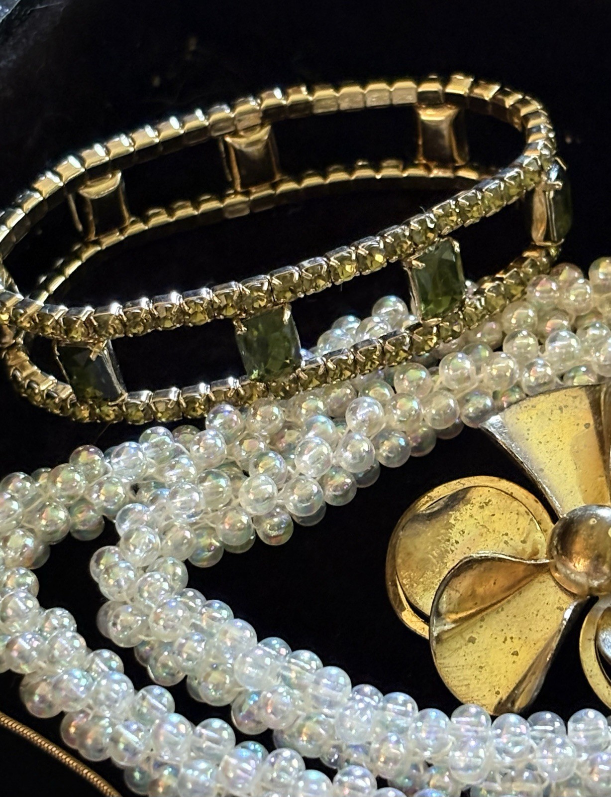 VTG Mix Estate Jewelry Lot 25pc White & Gold Tone Rhinestone Lucite All Wearable