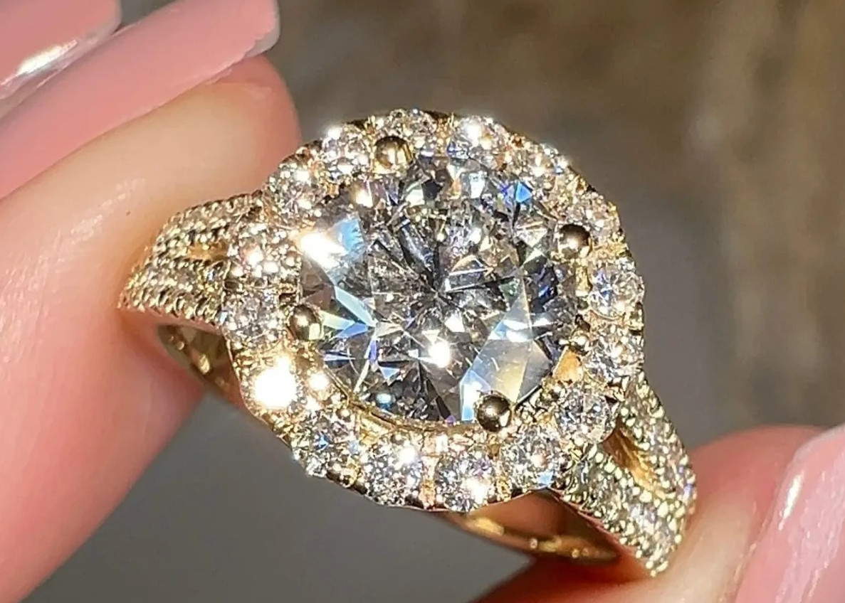 2.80Ct Round-Cut EF/VS1 Lab Grown Diamond Halo Wedding Ring 14k Yellow Gold