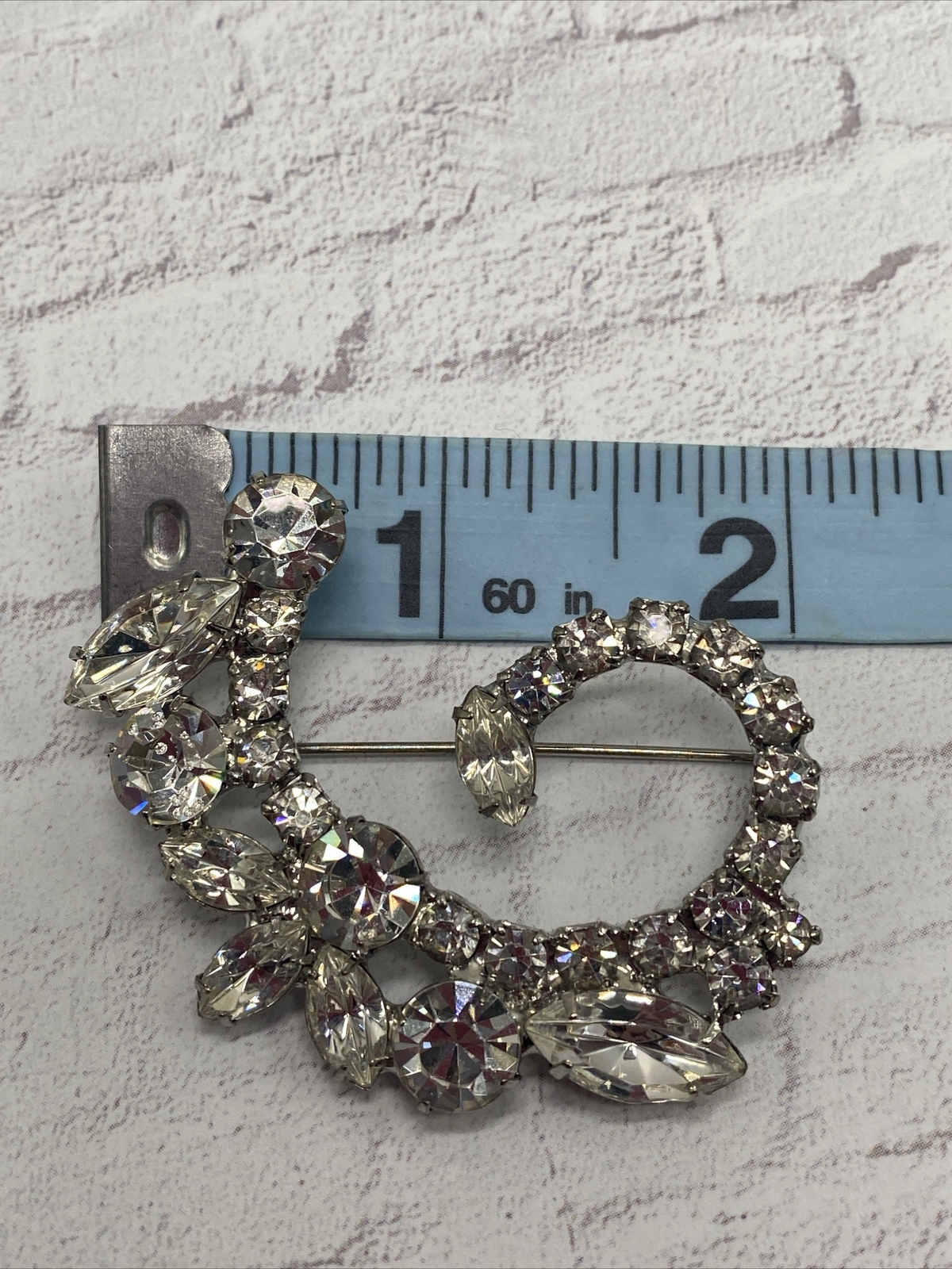 Superb Vintage White Colorless Rhinestone 2” Silver Tone Brooch Unbranded