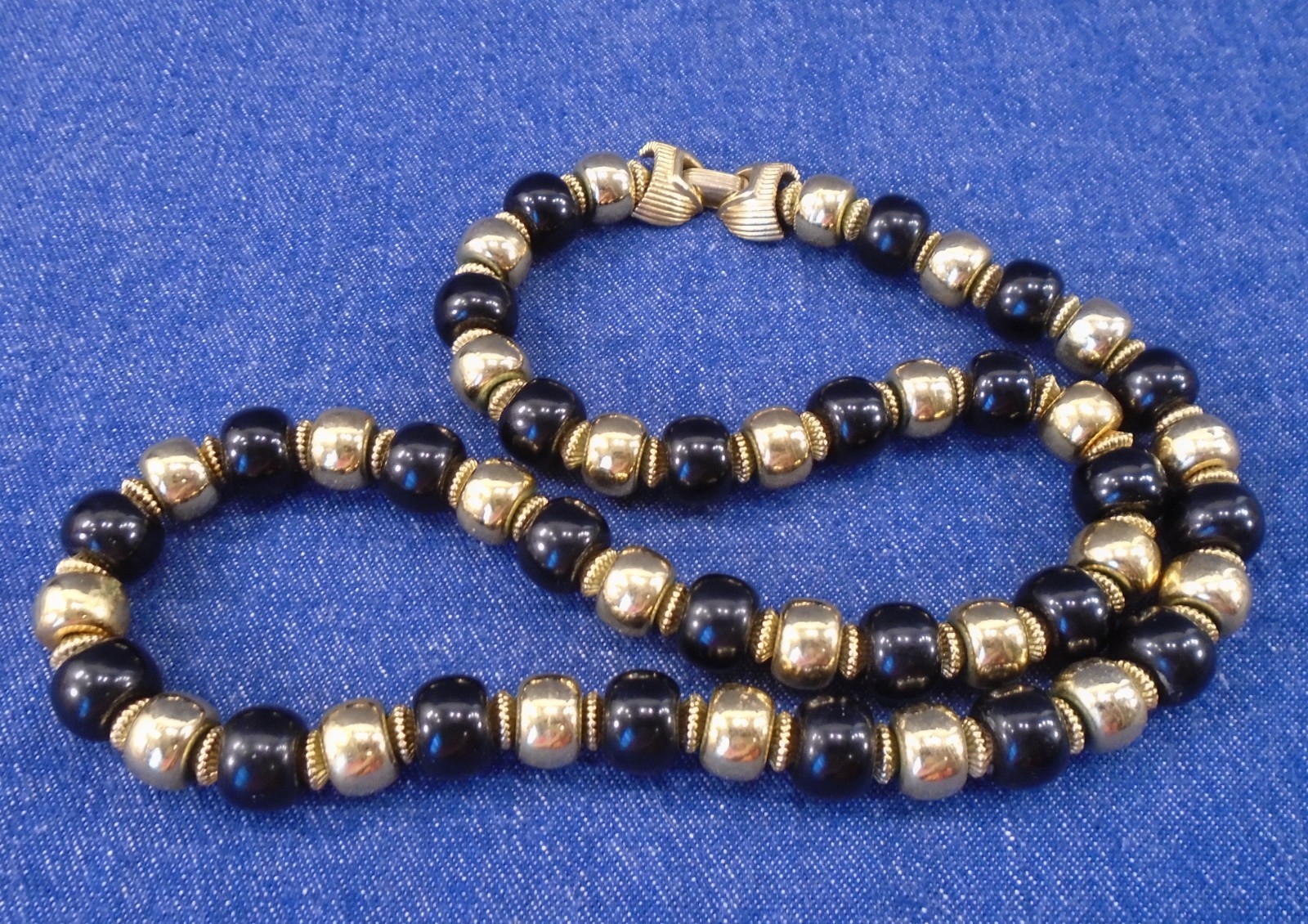 Vintage Crown Trifari Black Gold Beaded Box Clasp Necklace 5/8 x 24″