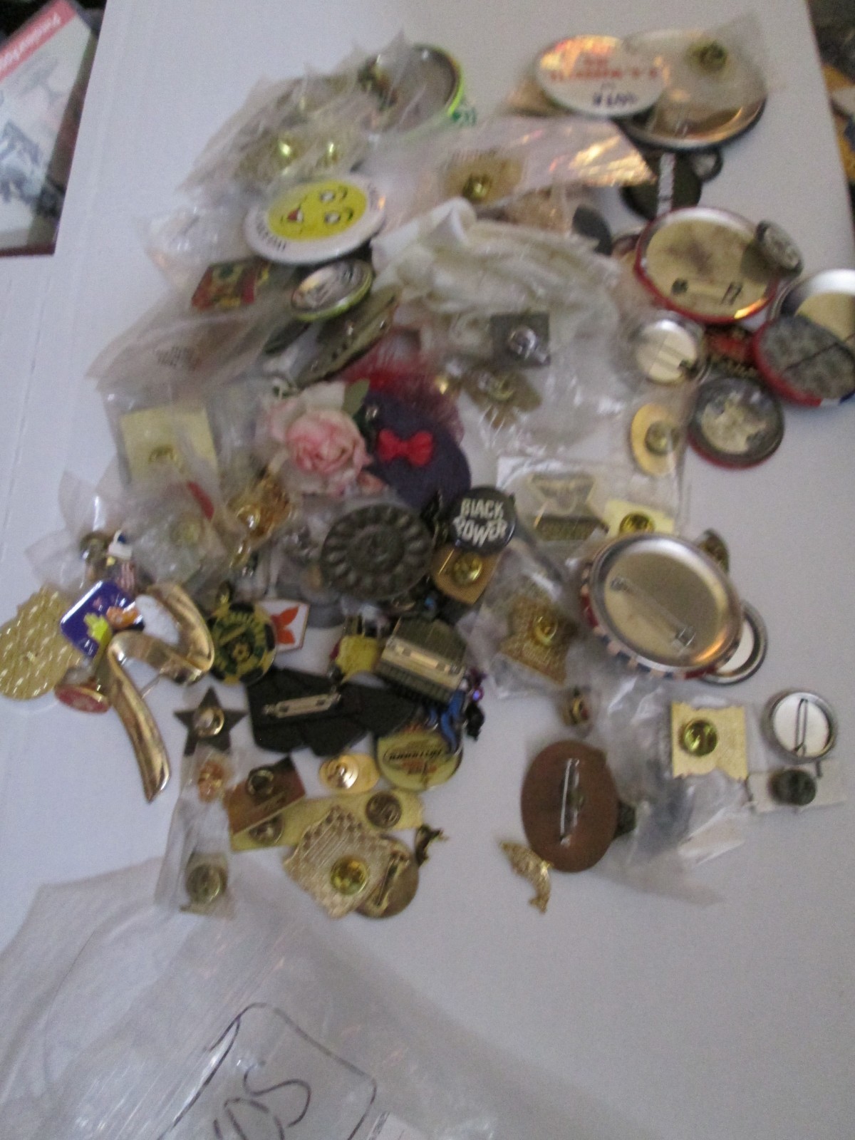 1 LB 9 OZ Vintage Brooch Pin Button Collection lot Lapel Tie Tack HAT Pinback
