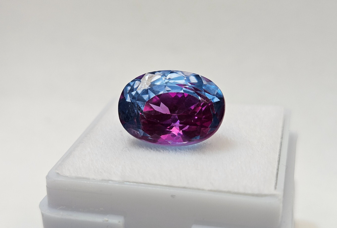 Bi-Colour Pitambari Sapphire 8+ Ct Natural Oval Cut Certified Loose Gemstone