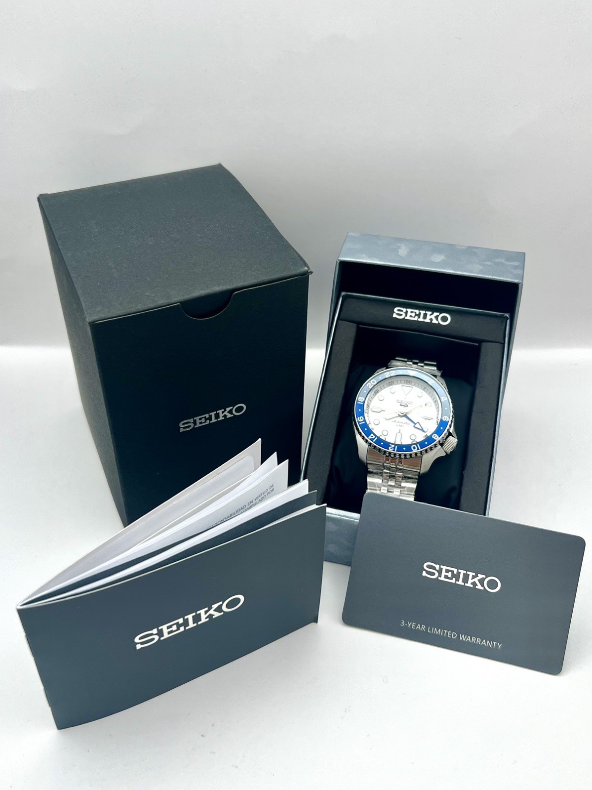 Seiko 5 Sports GMT SSK033K1 – Silver Cloud “Batman” Automatic 42.5mm 100m NEW