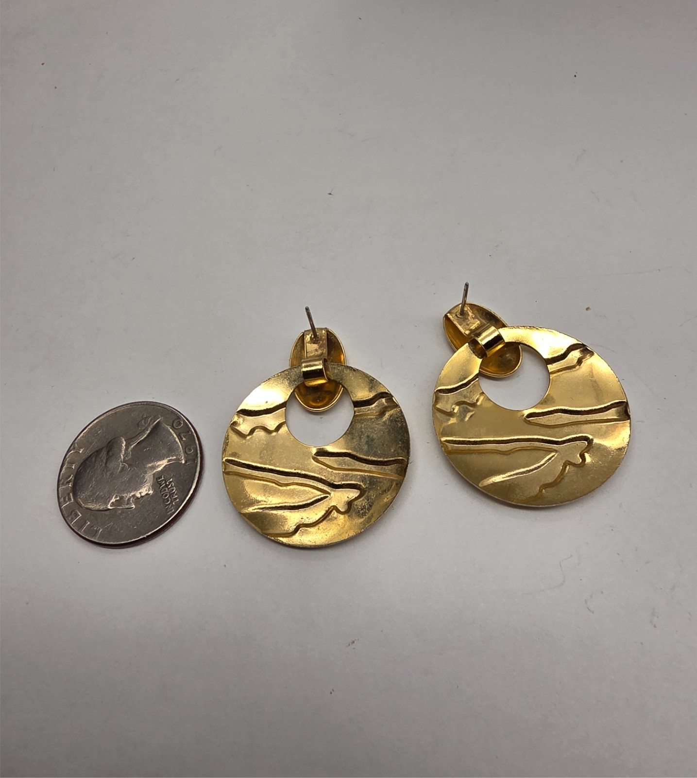 Cream Beige Swirled Enamel Gold Tone Knocker Pierced Earrings Vintage