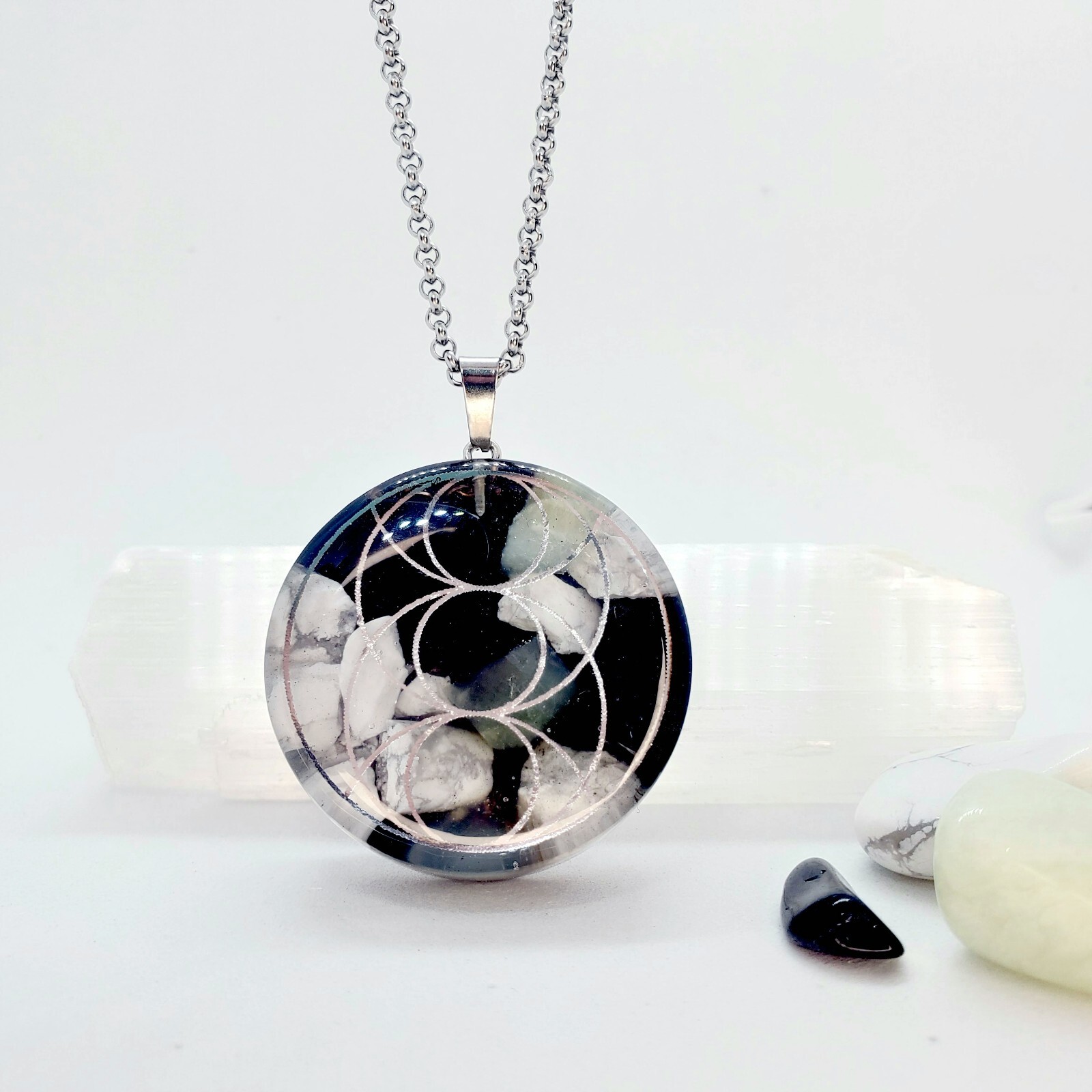 VESICA PISCIS TRINITY Custom Orgone Generator. Choose over +50 crystals. EMF