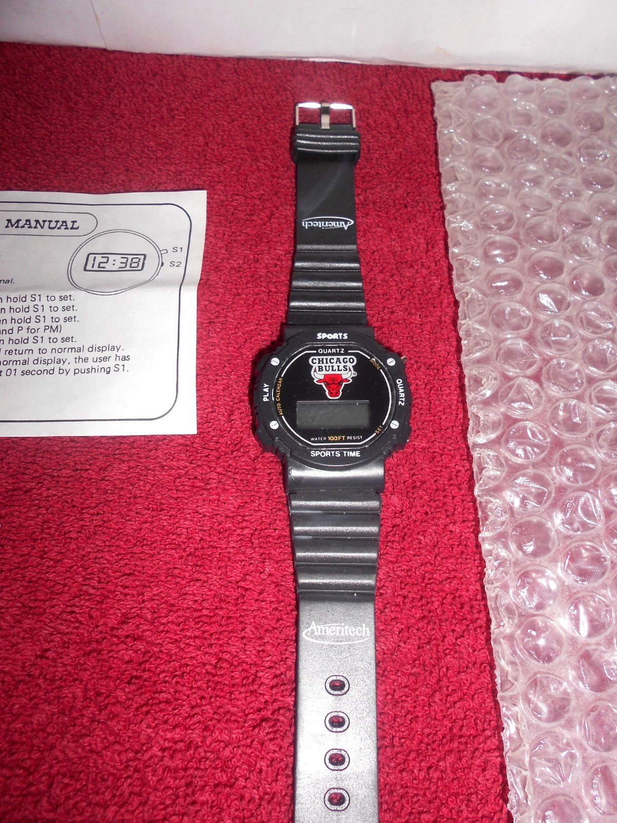 VTG. AMERITECH CHICAGO BULLS SPORT WATCH NEW IN BOX 100 ft WATER PROOF – J 26