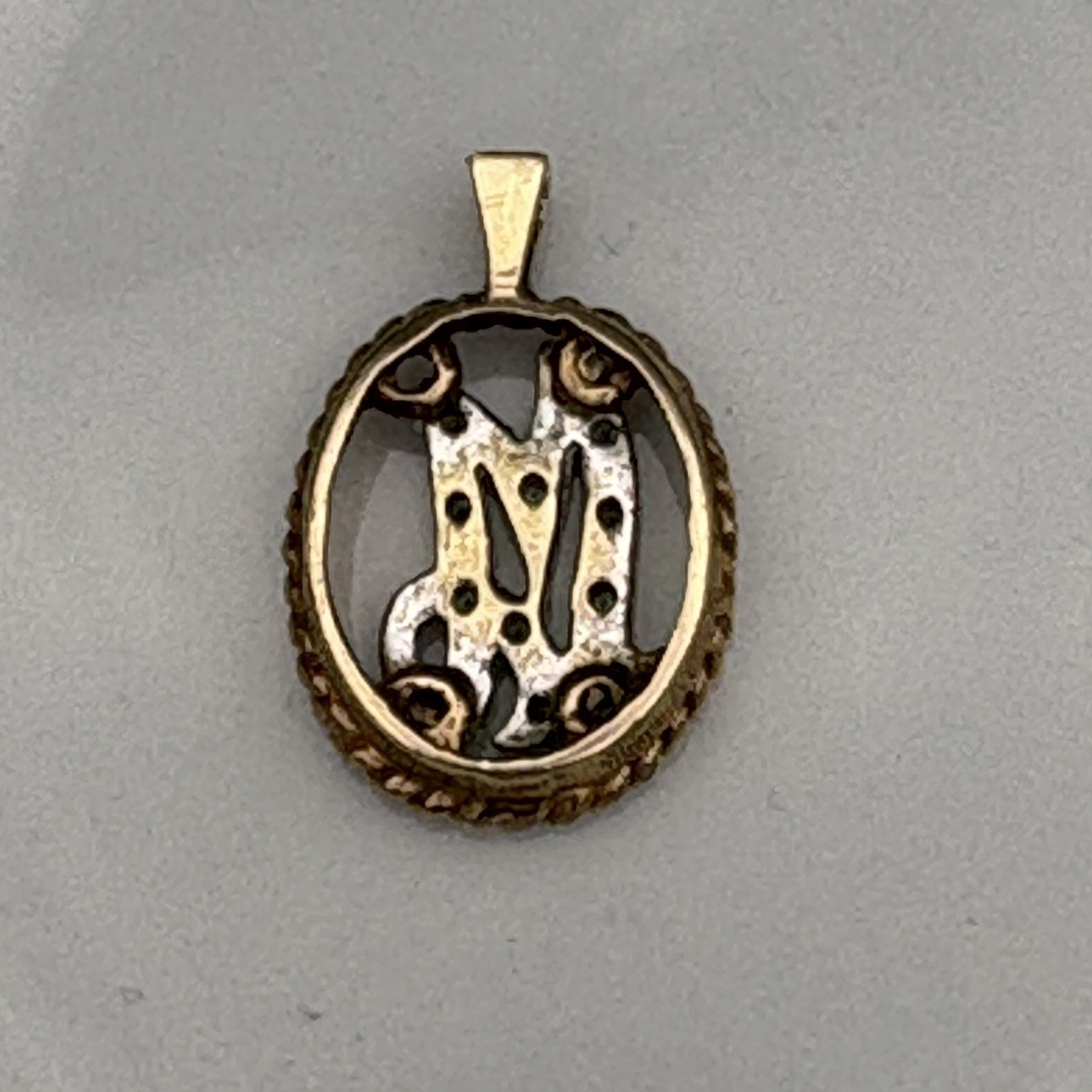 Estate 14K Yellow Gold and Natural Diamond Pendant Fancy Initial M 3.26g