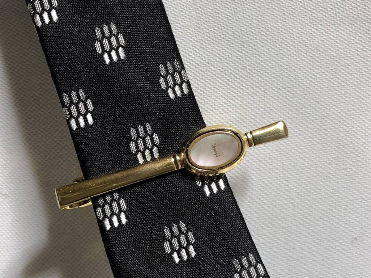 Good Condition Yves Saint Laurent Vintage YSL Logo Icon Shell Tie Pin Gold