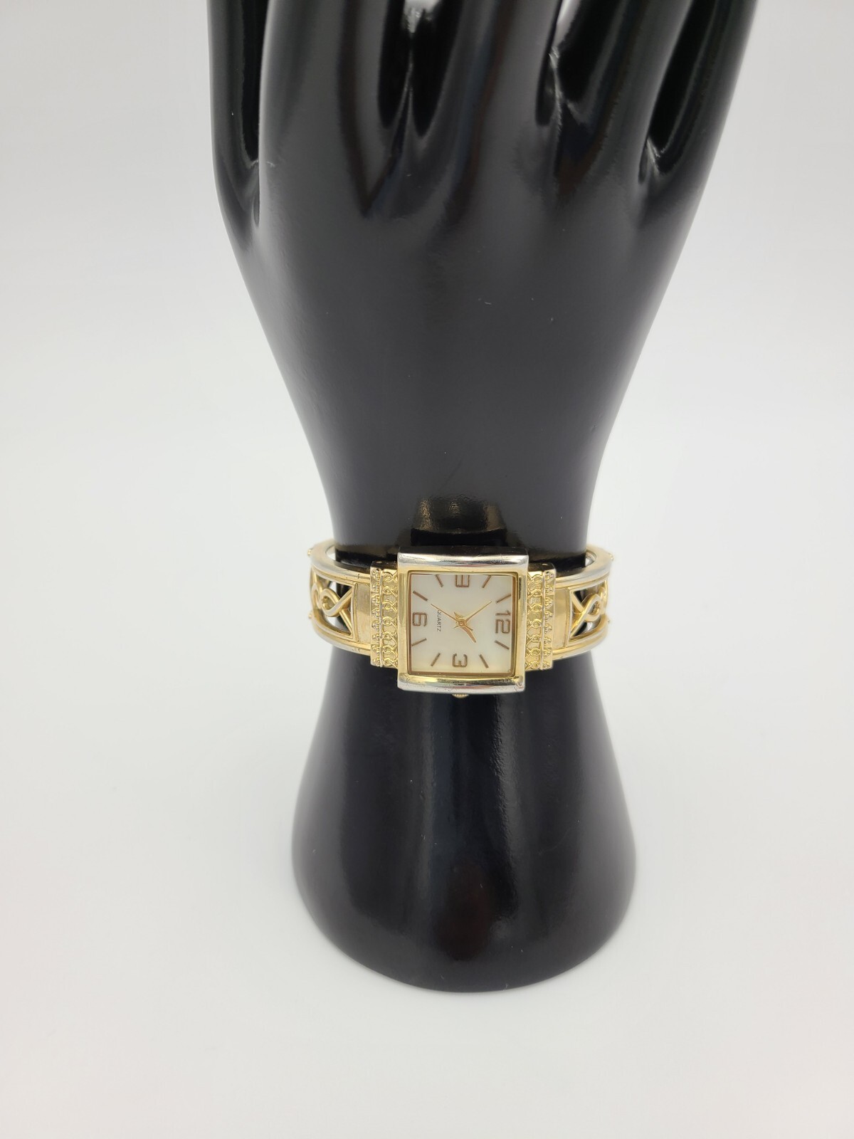 Accutime Watch Corp. JC114G Cuff Bracelet Women’s Watch WORKS! New Battery