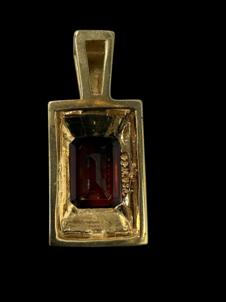 14K Yellow Gold Emerald Cut Garnet Pendant 0.75 CT Weight 2.02g (MP1048849)