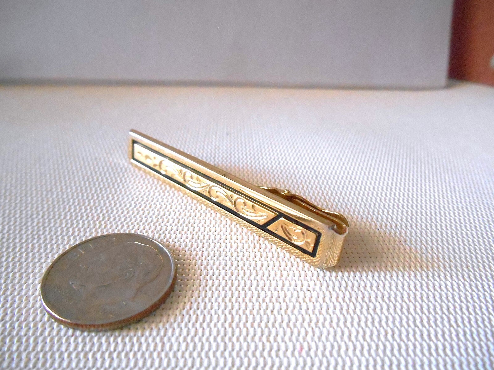 Men’s FOSTER Goldtone & Black Etched Tie Clasp