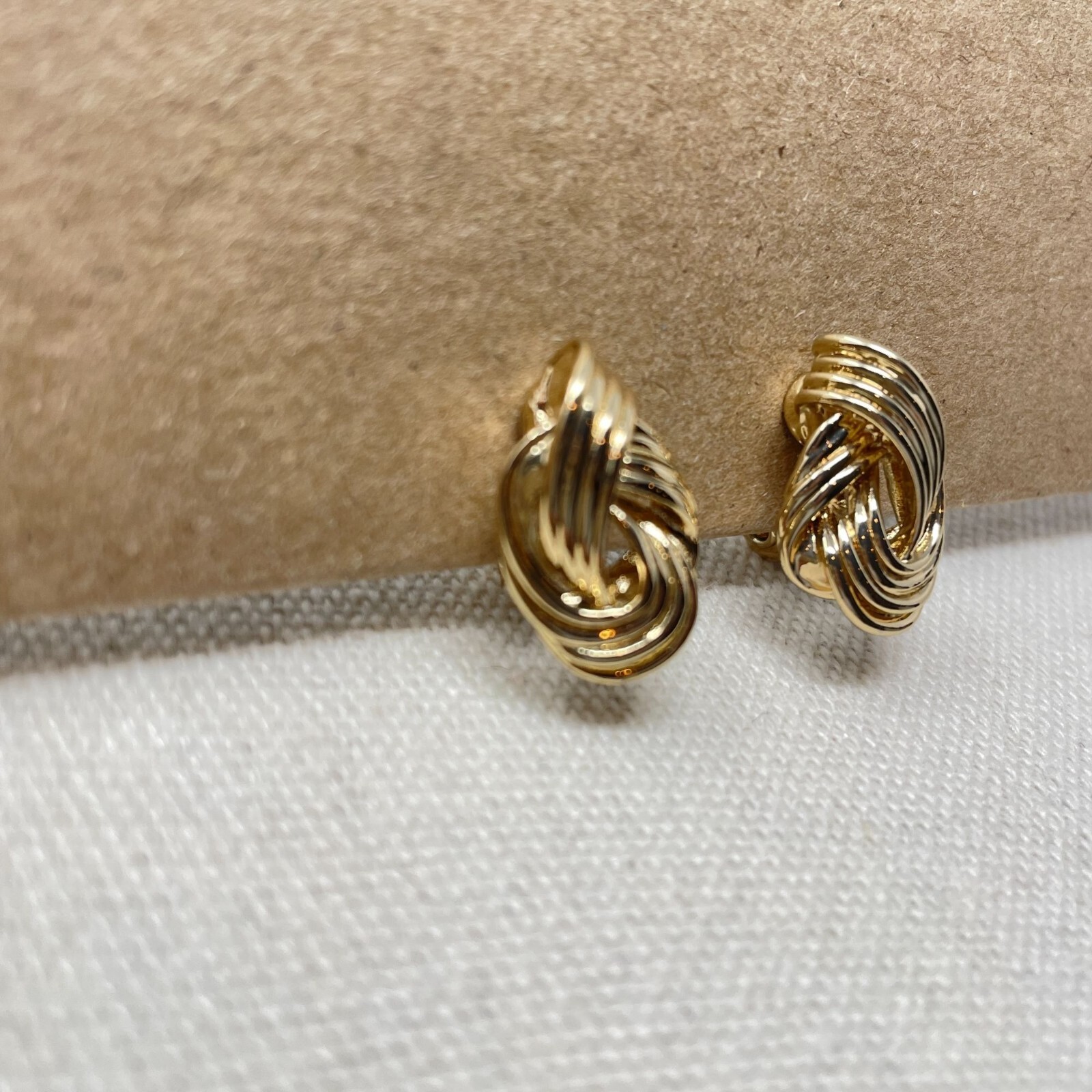 The Jewelry Group TJG Signed Gold Tone Knotted Clip On Statement Earrings Marked