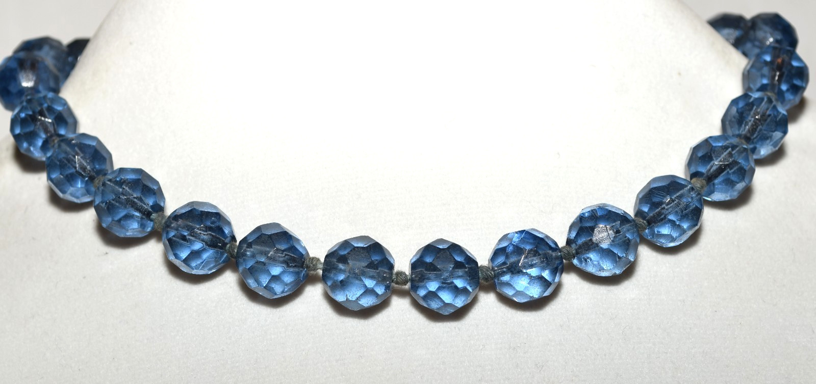 Vintage Blue Crystal 12.7mm Beads 18″ Knotted Choker Necklace