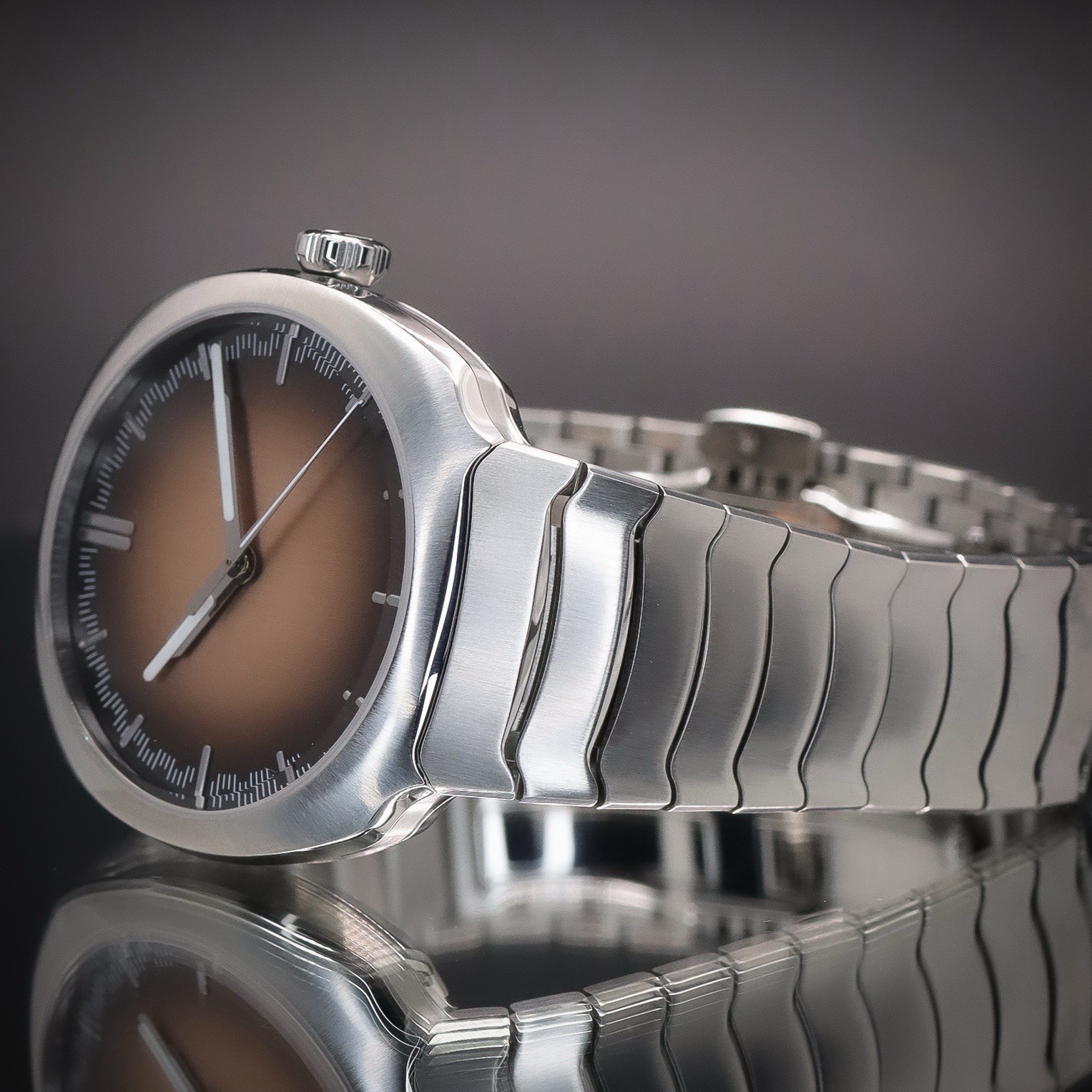 H. MOSER & CIE. Streamliner Centre Seconds “Smoked Salmon” 6200-1207 Full Set