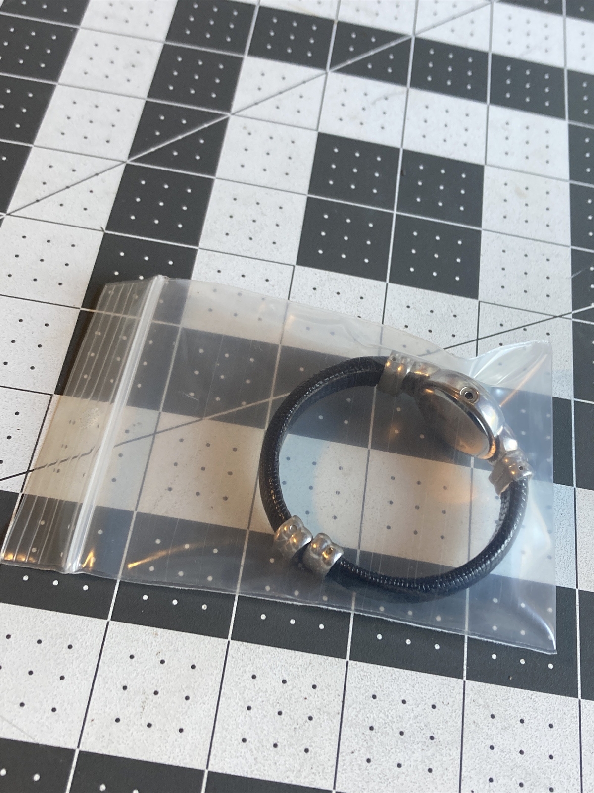 Joan River Classic Quartz V377 Watch Rare Item(works/missing knob)