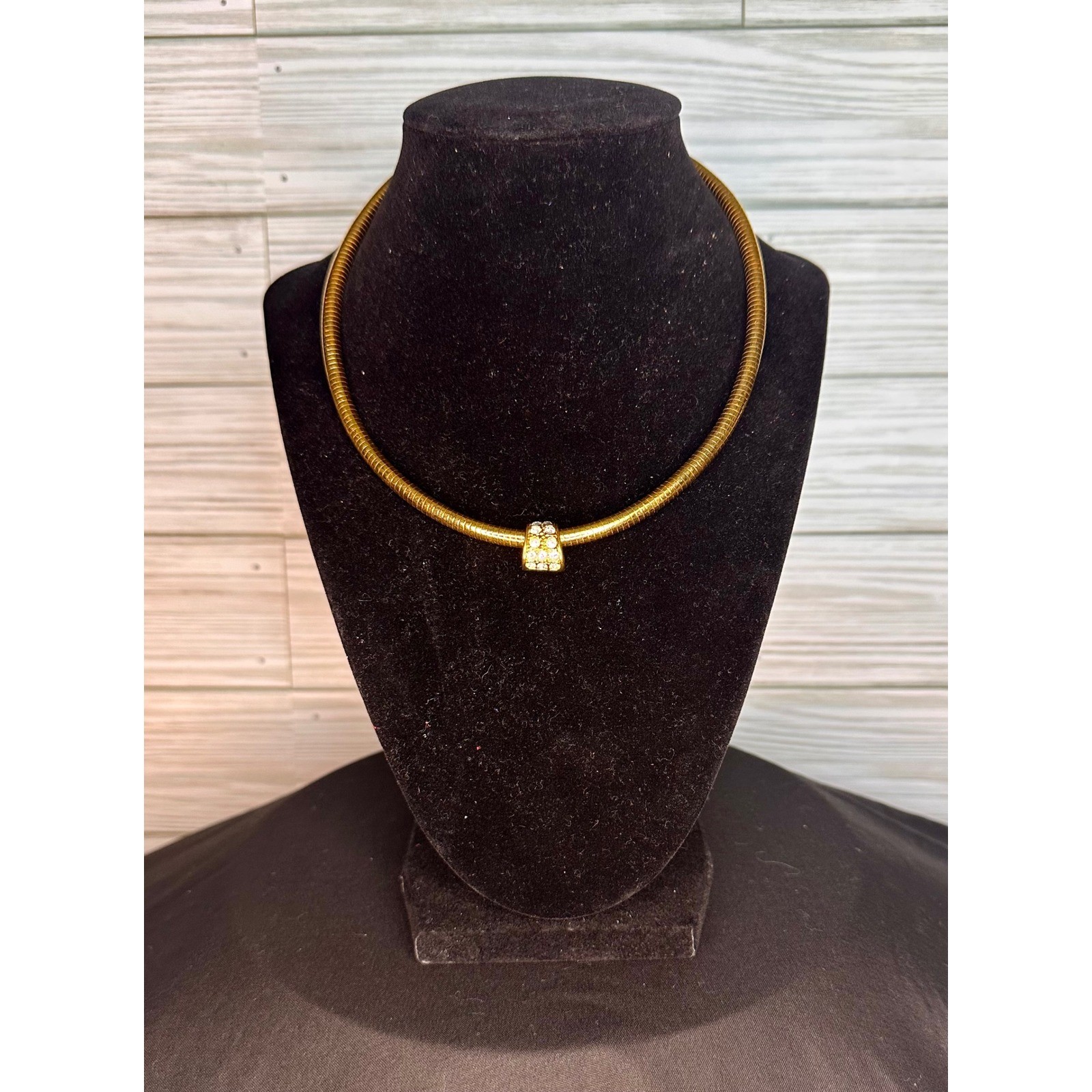 Joan Rivers Vintage Reversible White/Black Pendant Gold Tone Necklace