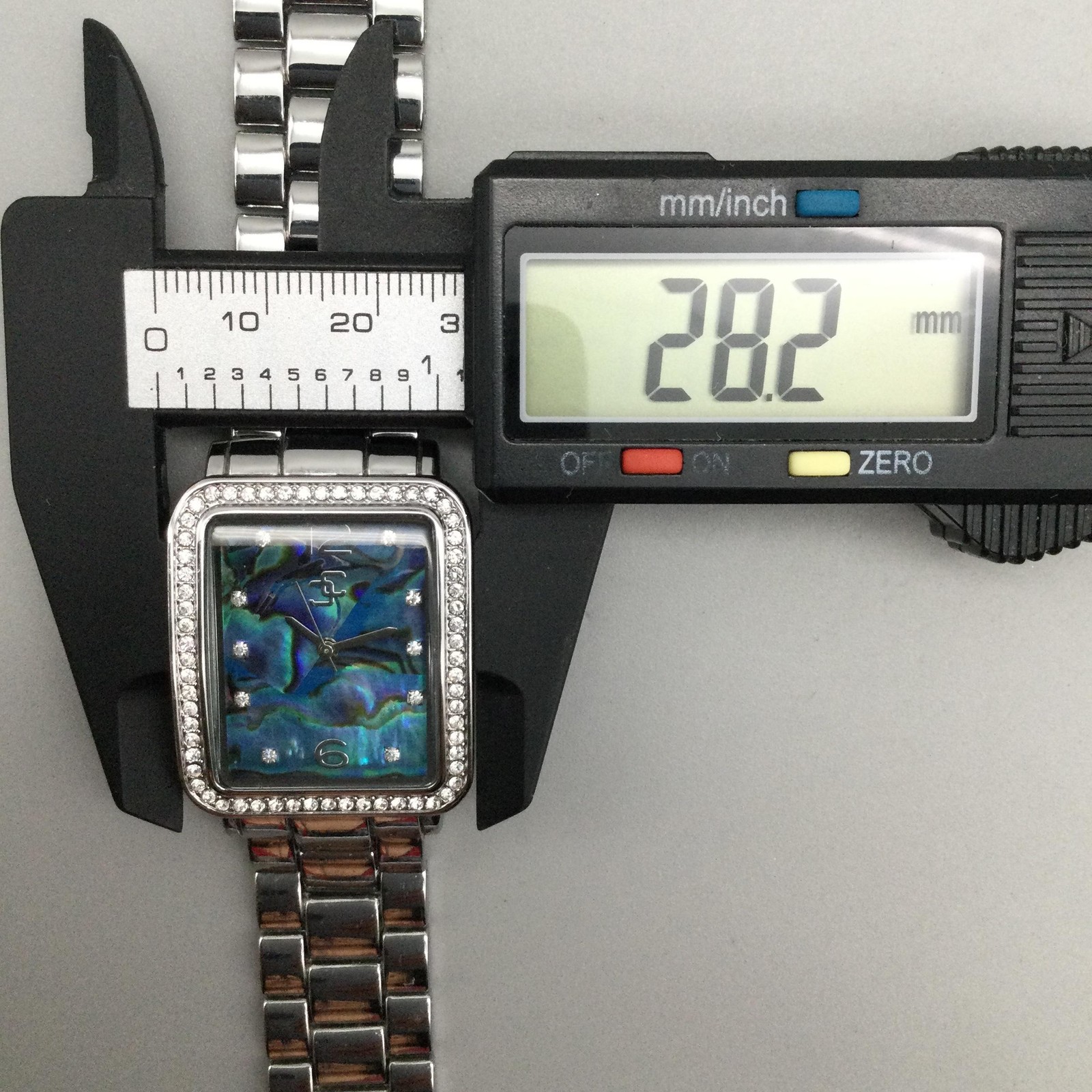 Chico’s Womens Watch 28mm Abalone Dial Silver Tone Bracelet New Battery 7″