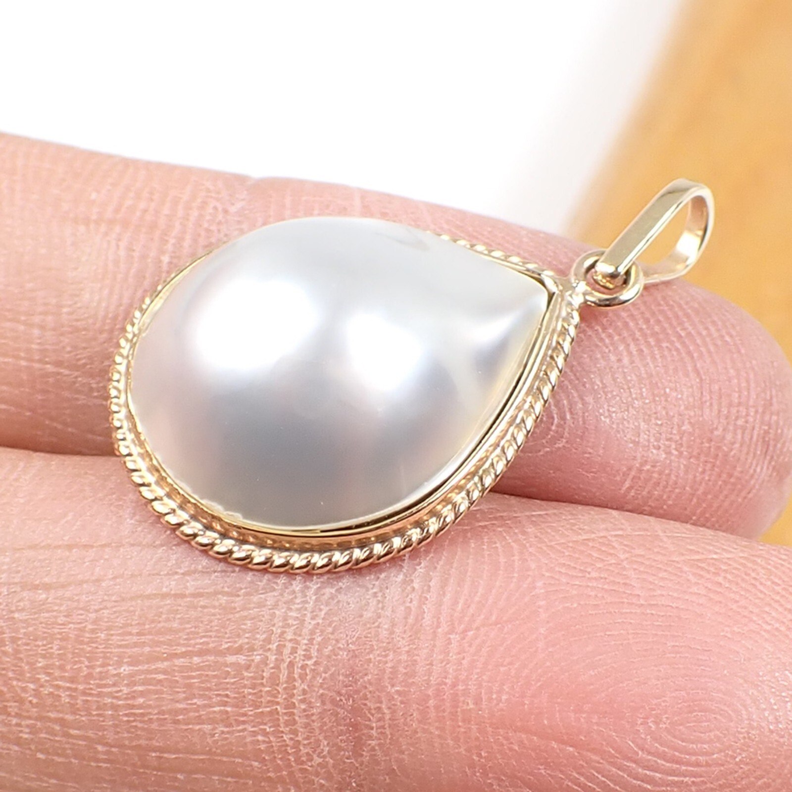 Teardrop 20x16mm Australian Mabe Pearl Bezel Pendant 375 9k Yellow Gold, MPP99