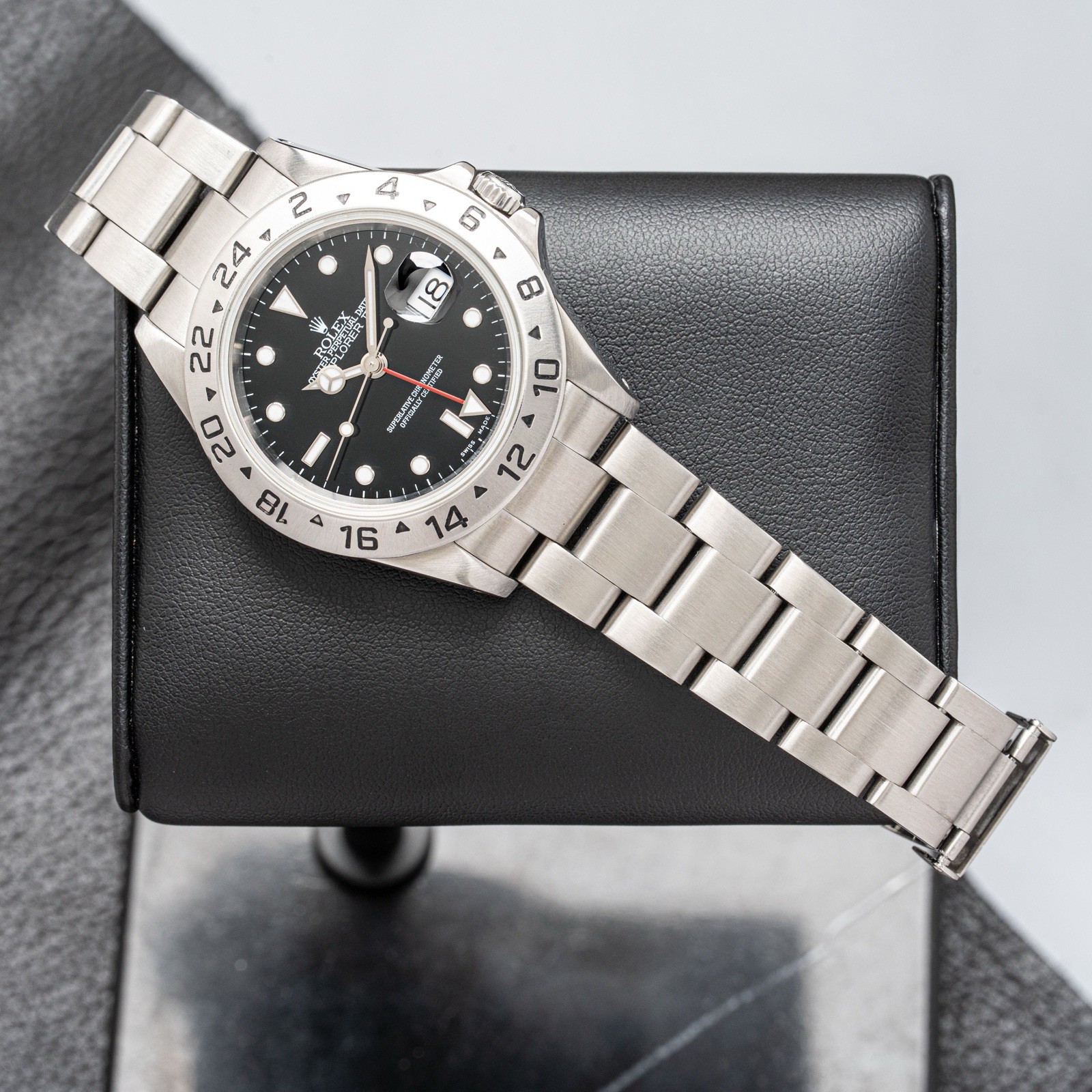 2001 MINT Rolex Explorer II Black 16570 40mm Swiss Made